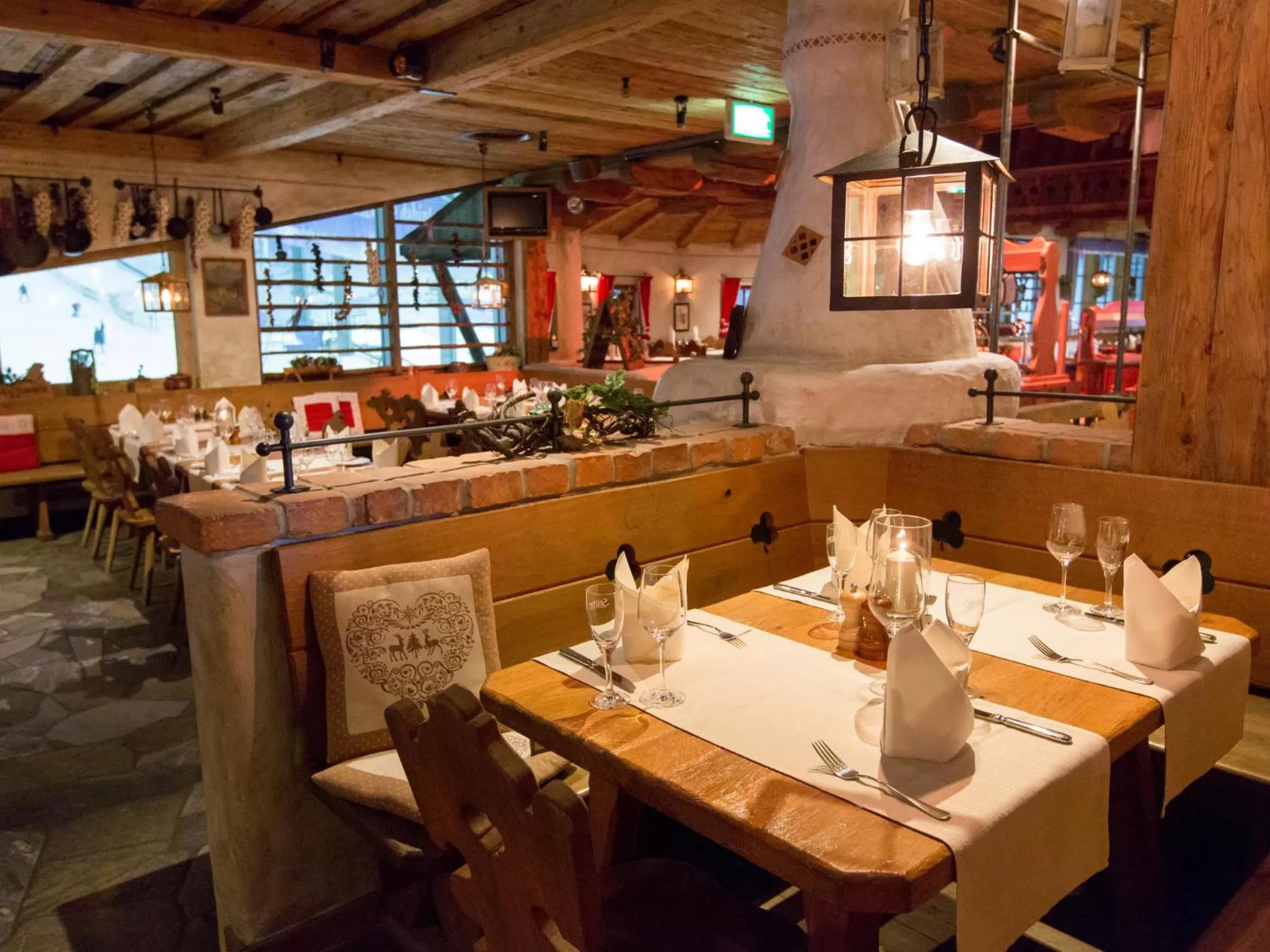 Restaurant/places to eat in Hotel Fire & Ice Düsseldorf/Neuss