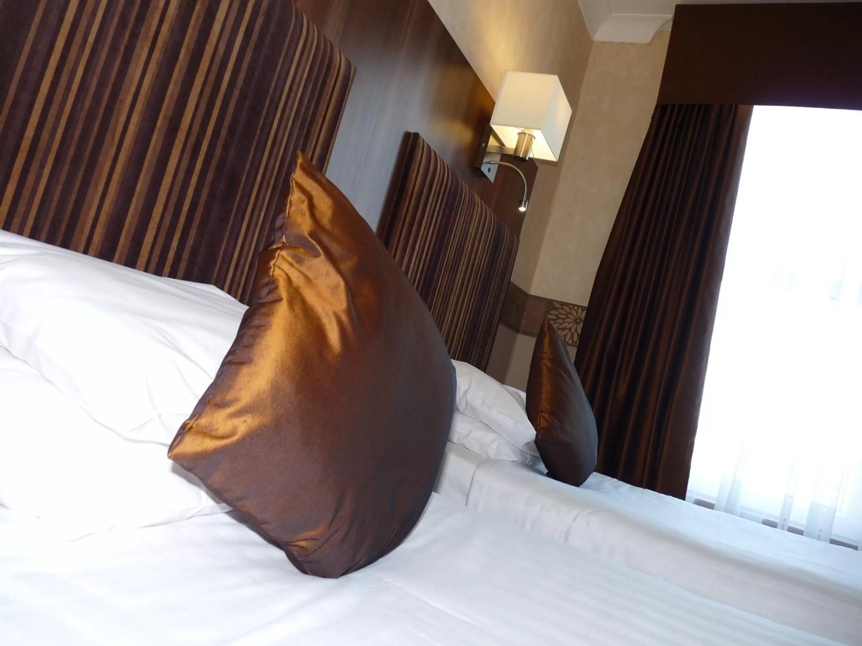 Bedroom, Bed in The Park Hotel