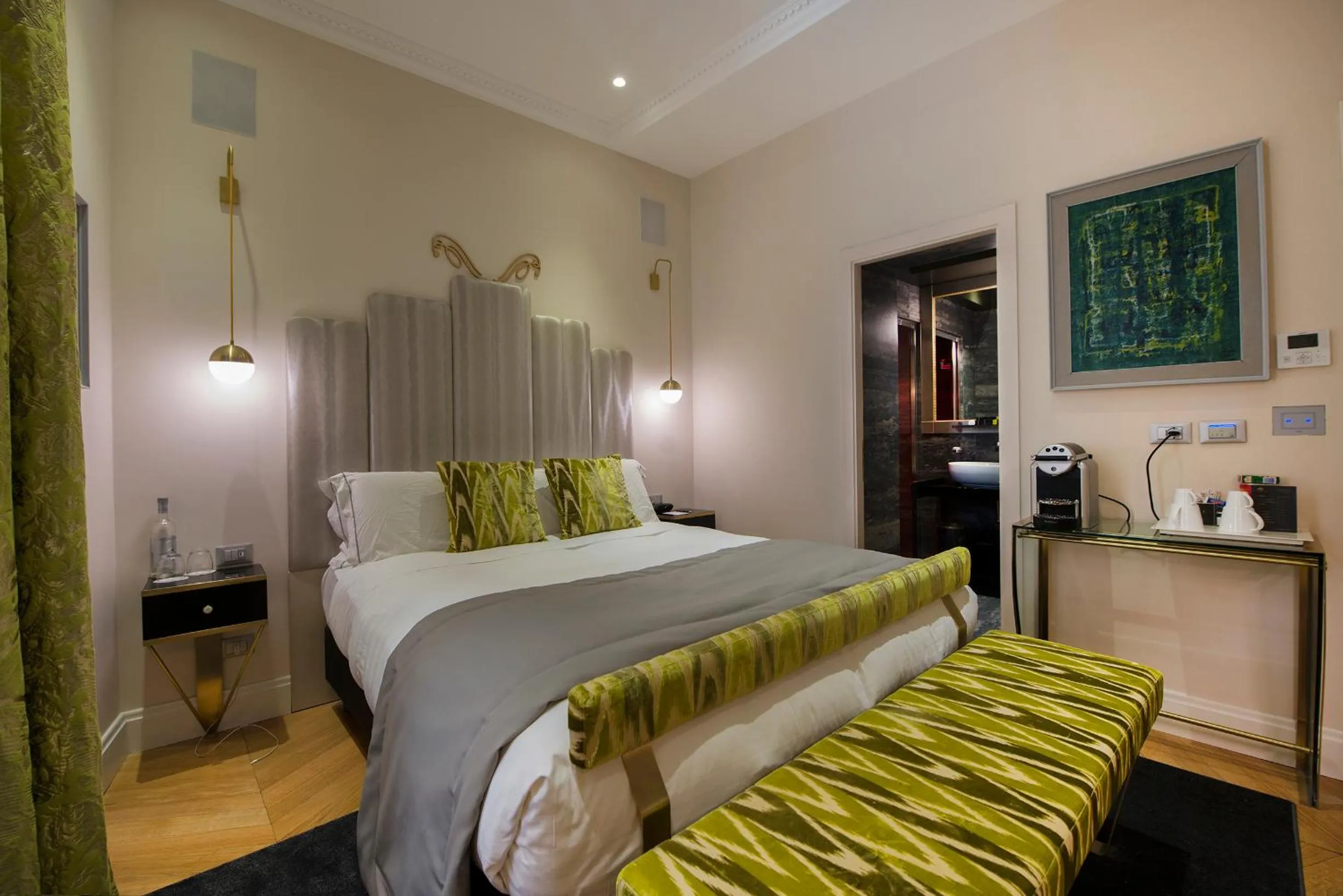 Photo of the whole room, Bed in Torre Argentina Relais - Residenze di Charme