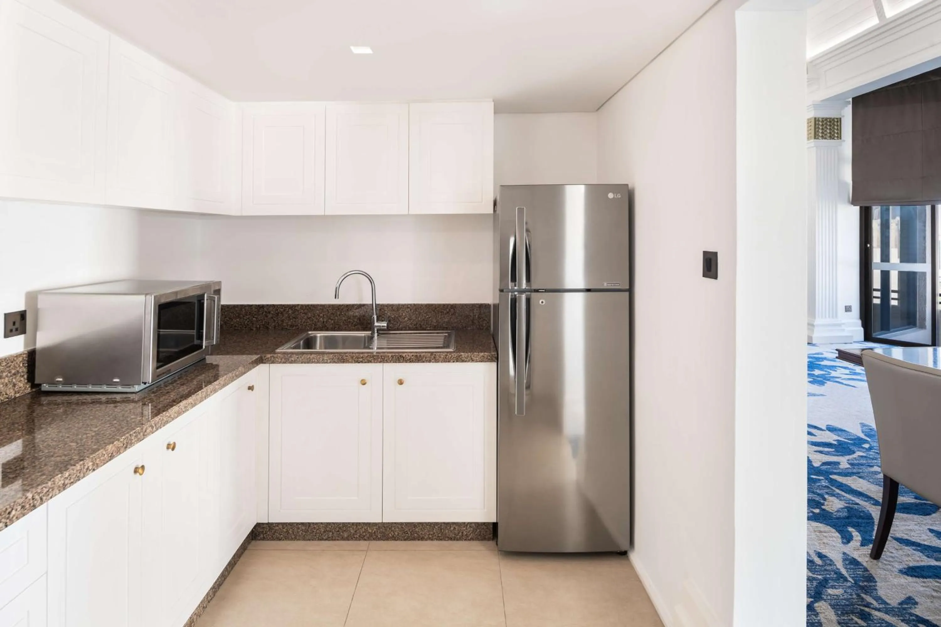 Photo of the whole room in Radisson Blu Hotel, Dubai Deira Creek