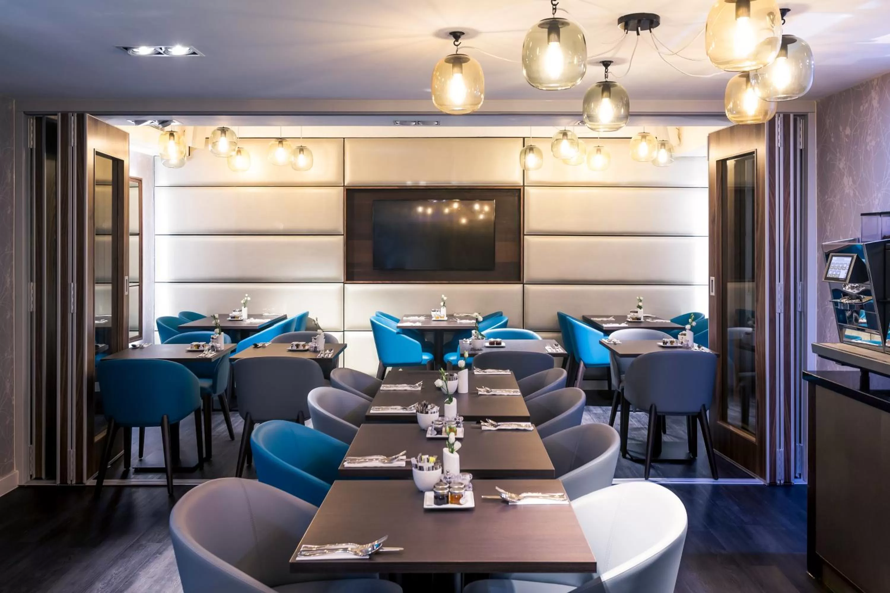 Restaurant/places to eat in Mercure London Hyde Park Hotel