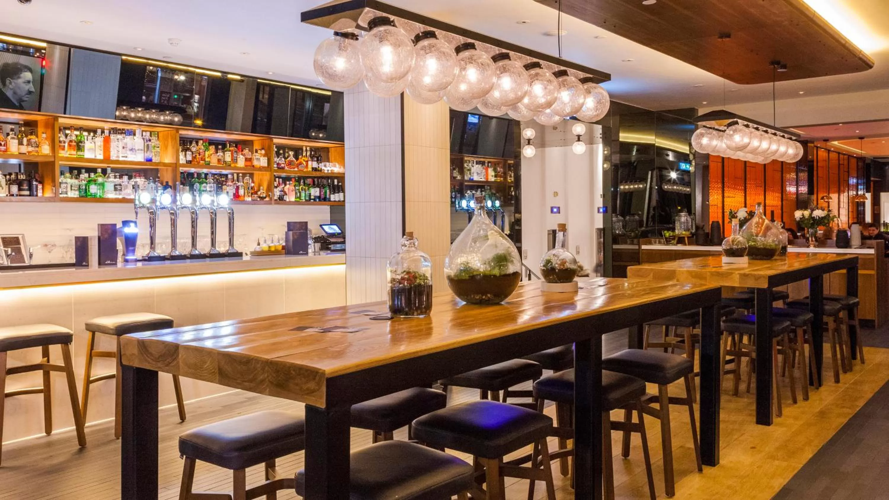 Lounge or bar in Crowne Plaza London Kings Cross by IHG