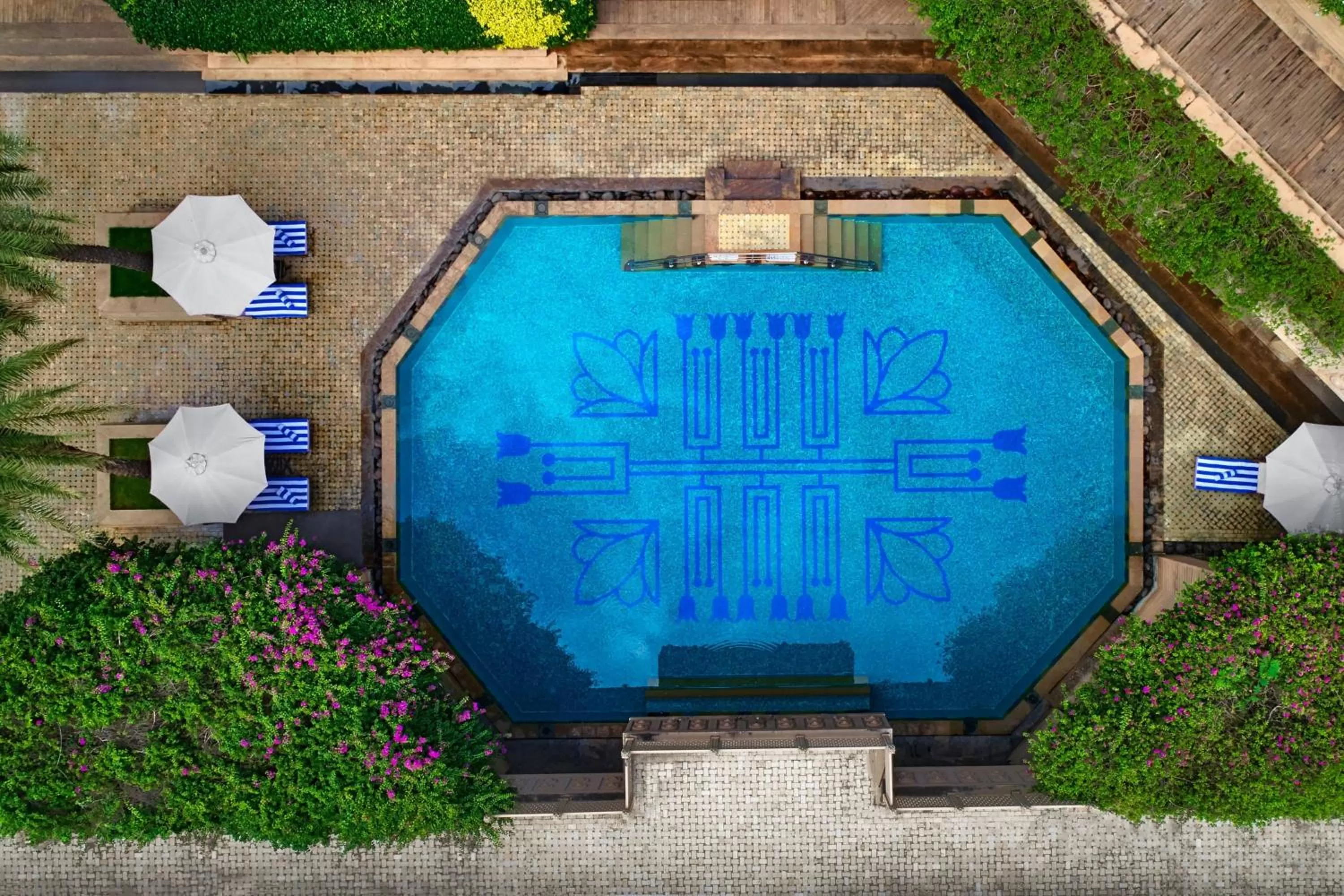 Swimming pool in Hyderabad Marriott Hotel & Convention Centre