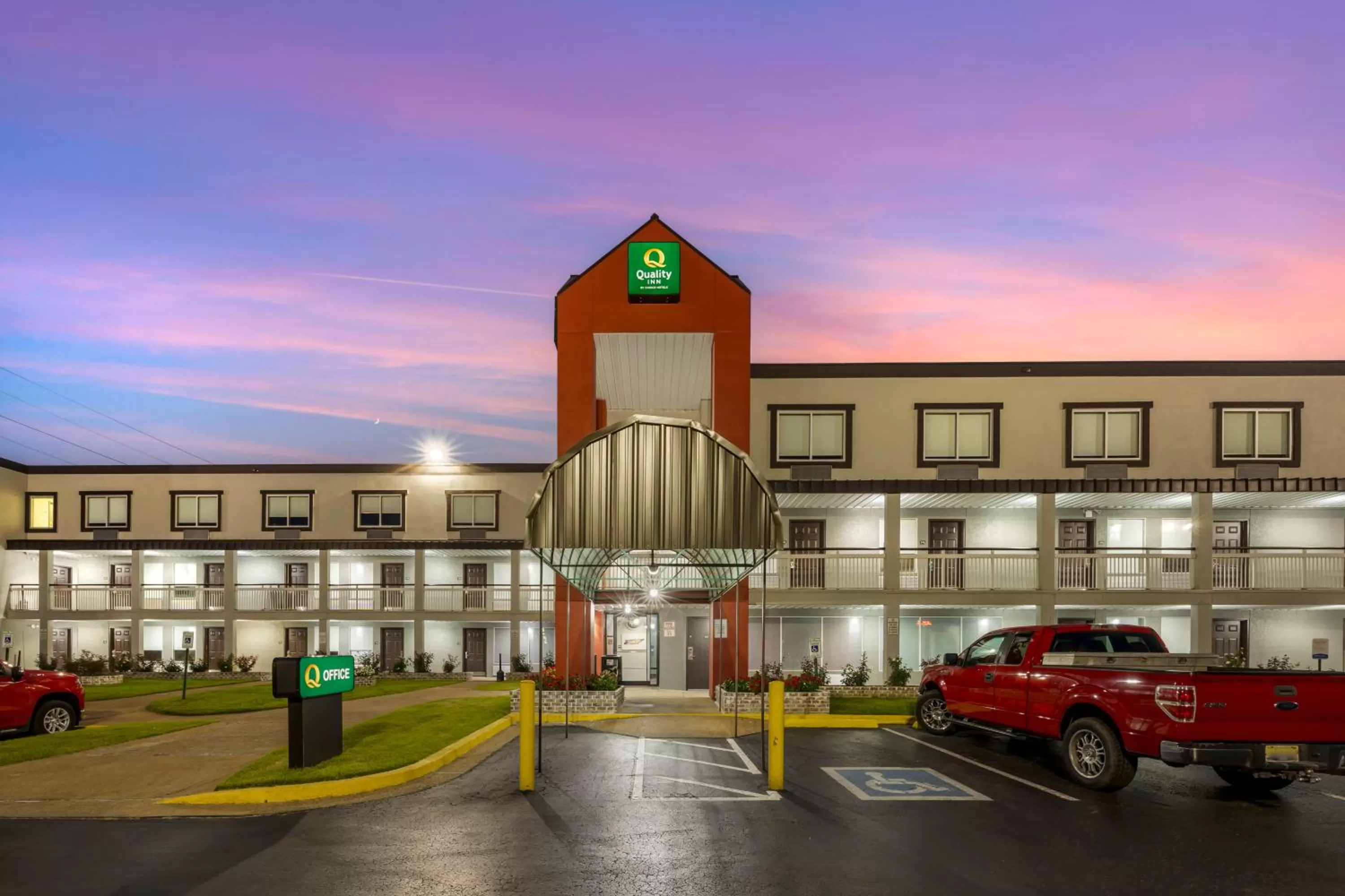 Property building in Quality Inn Jackson Northwest