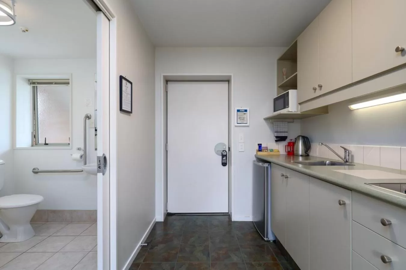 Kitchen or kitchenette in Chelsea Park Motor Lodge