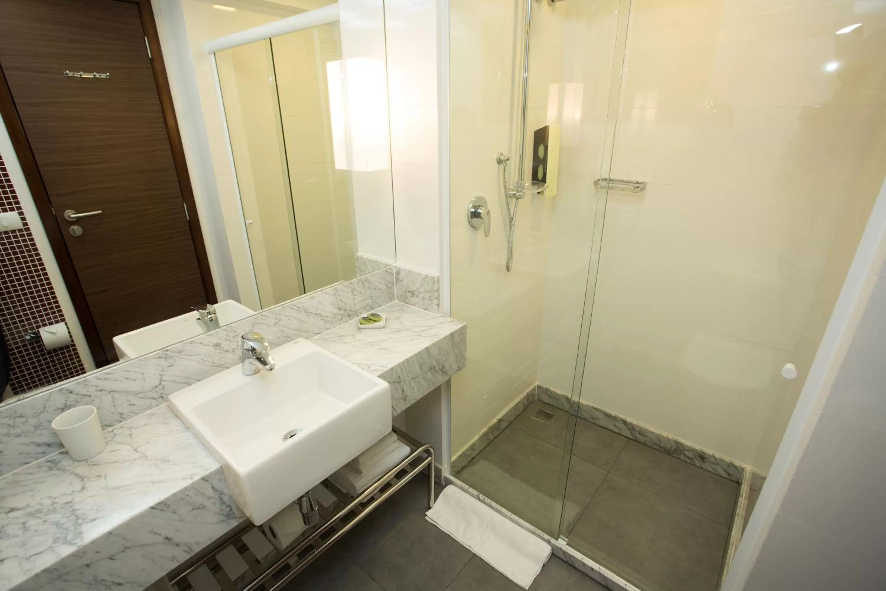 Bathroom in Royal Regency Palace Hotel