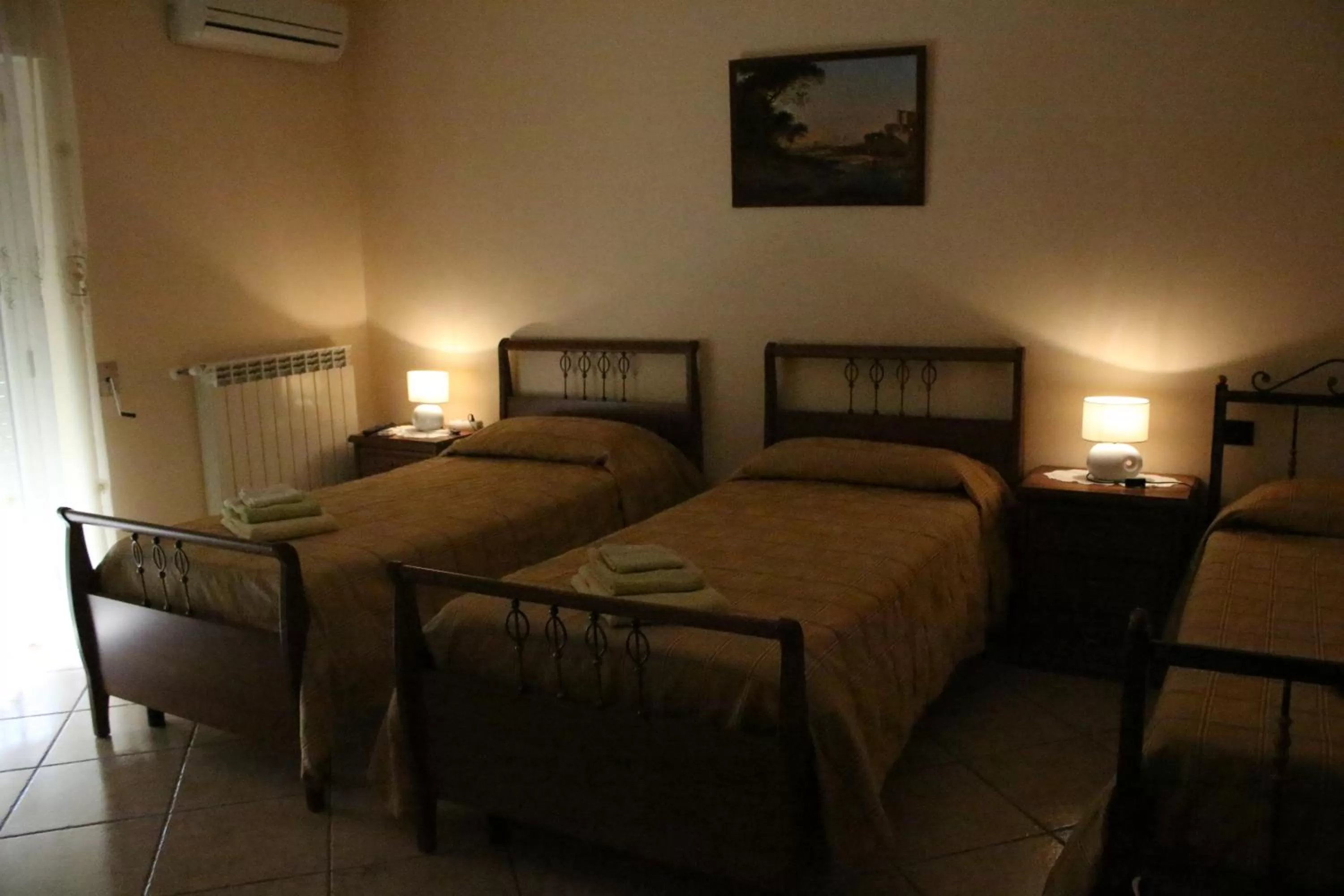 Photo of the whole room, Bed in B&B Esperança