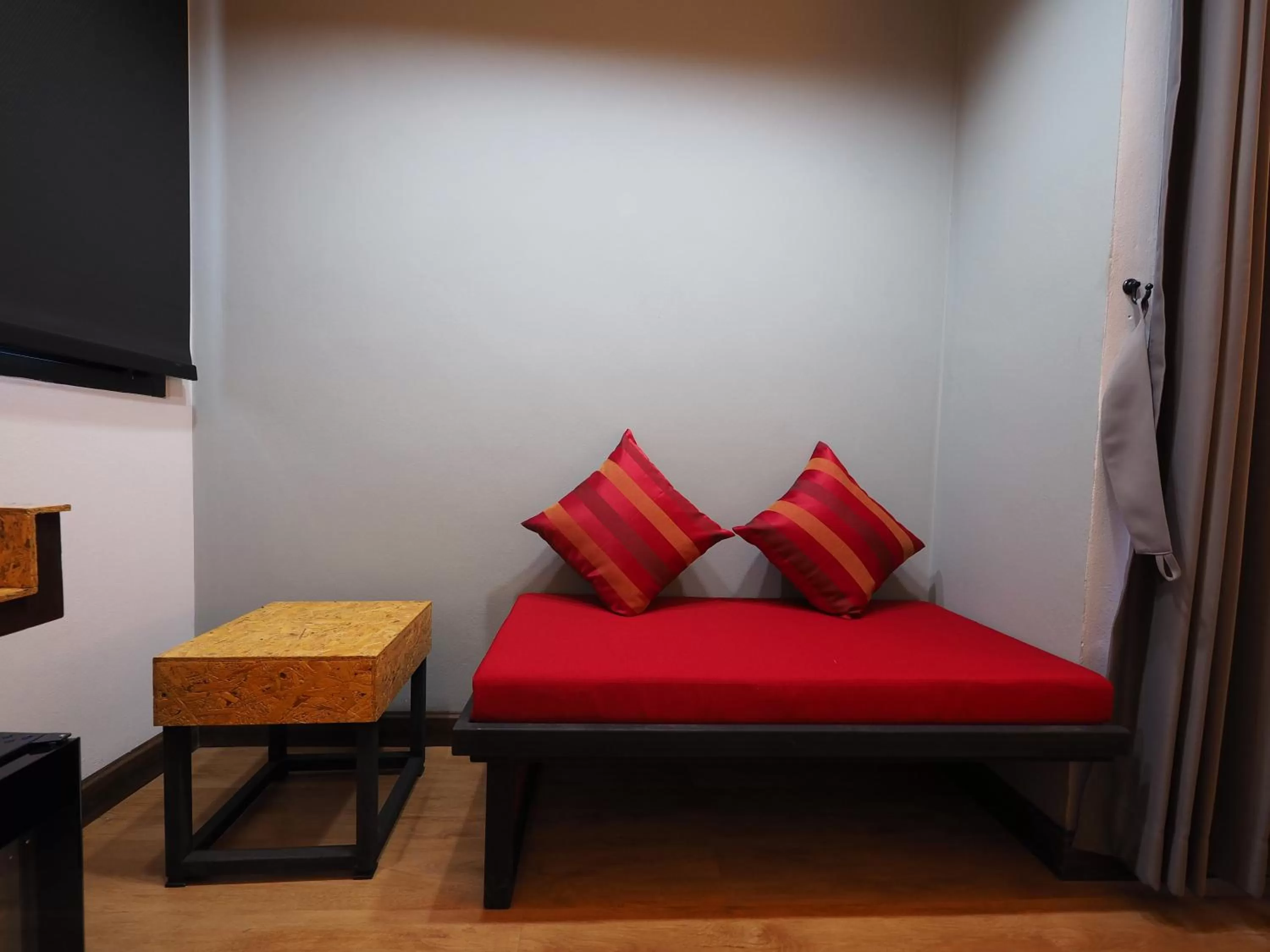 Property building, Bed in Ps Sriphu Hotel