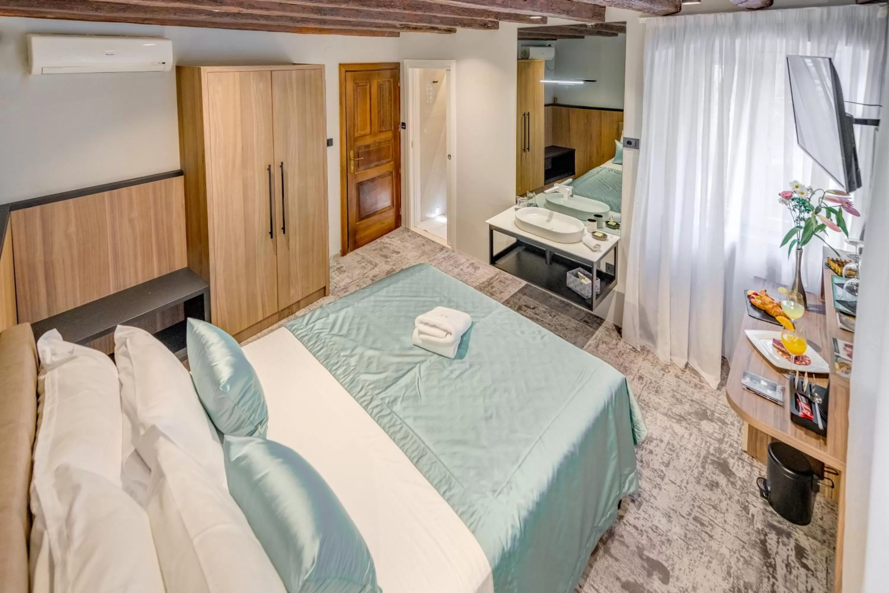 Photo of the whole room, Bed in Makarun Heritage Rooms