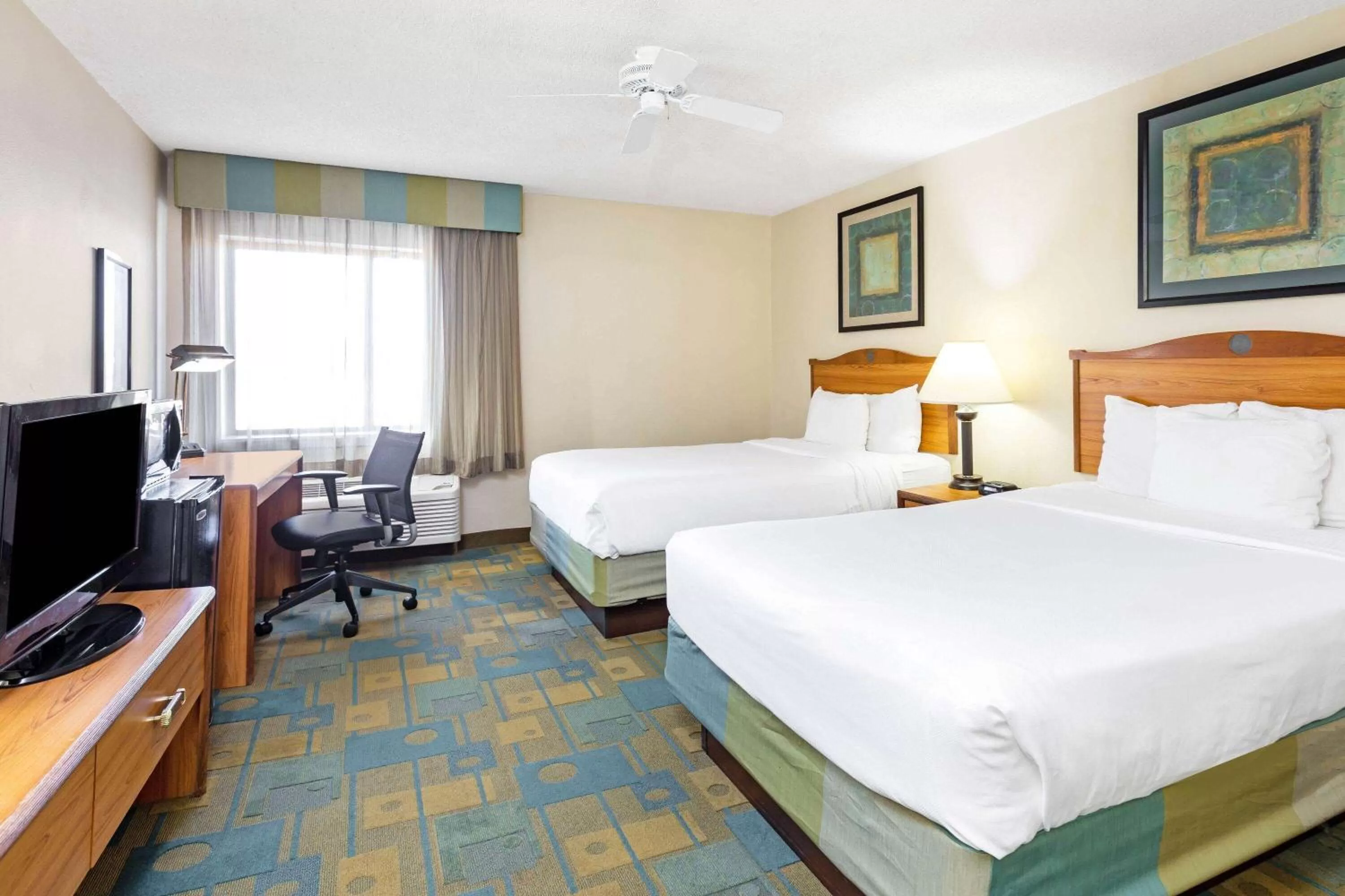 Photo of the whole room, Bed in La Quinta by Wyndham El Paso East