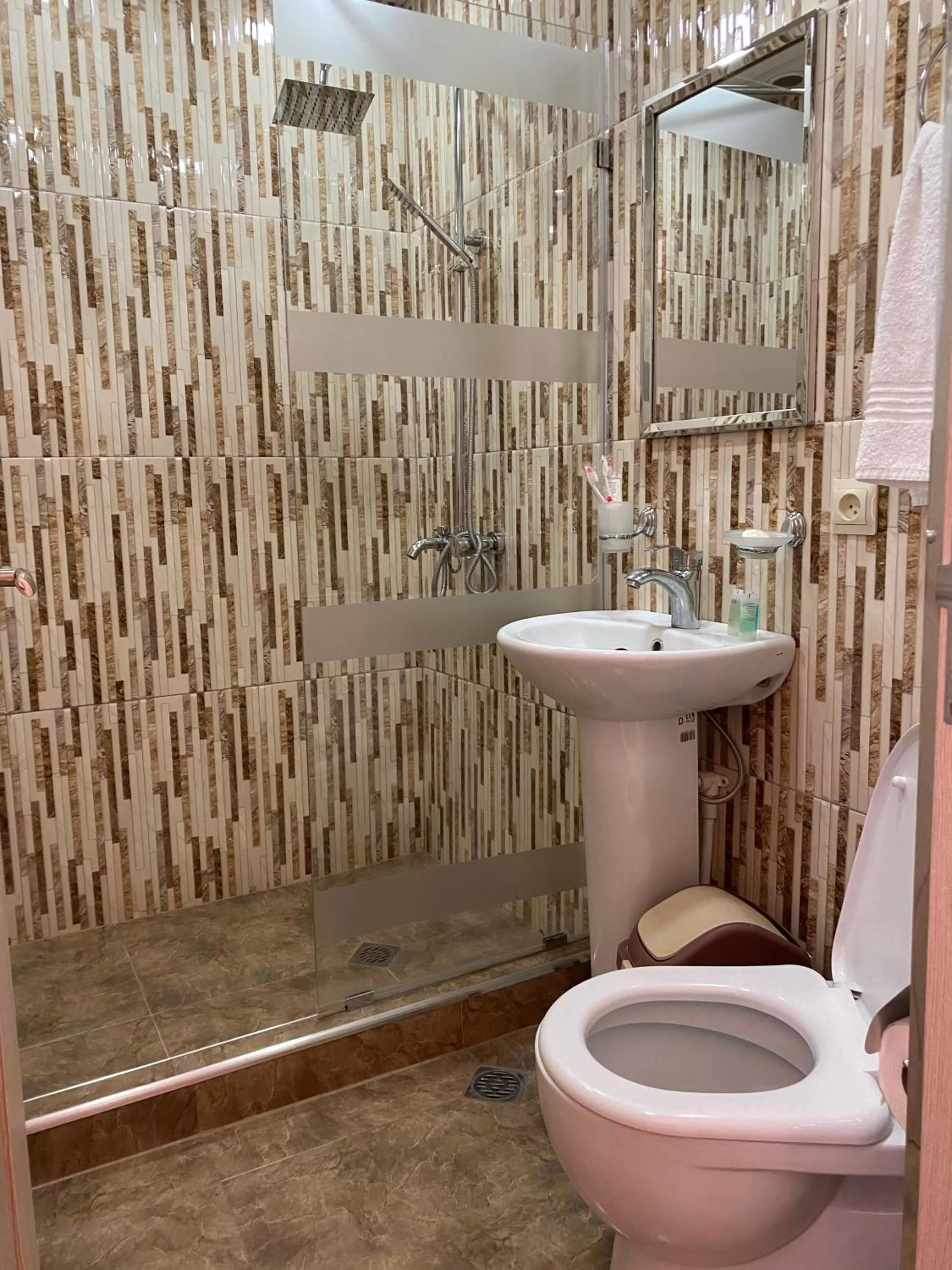 Bathroom in Elkoaparthotel