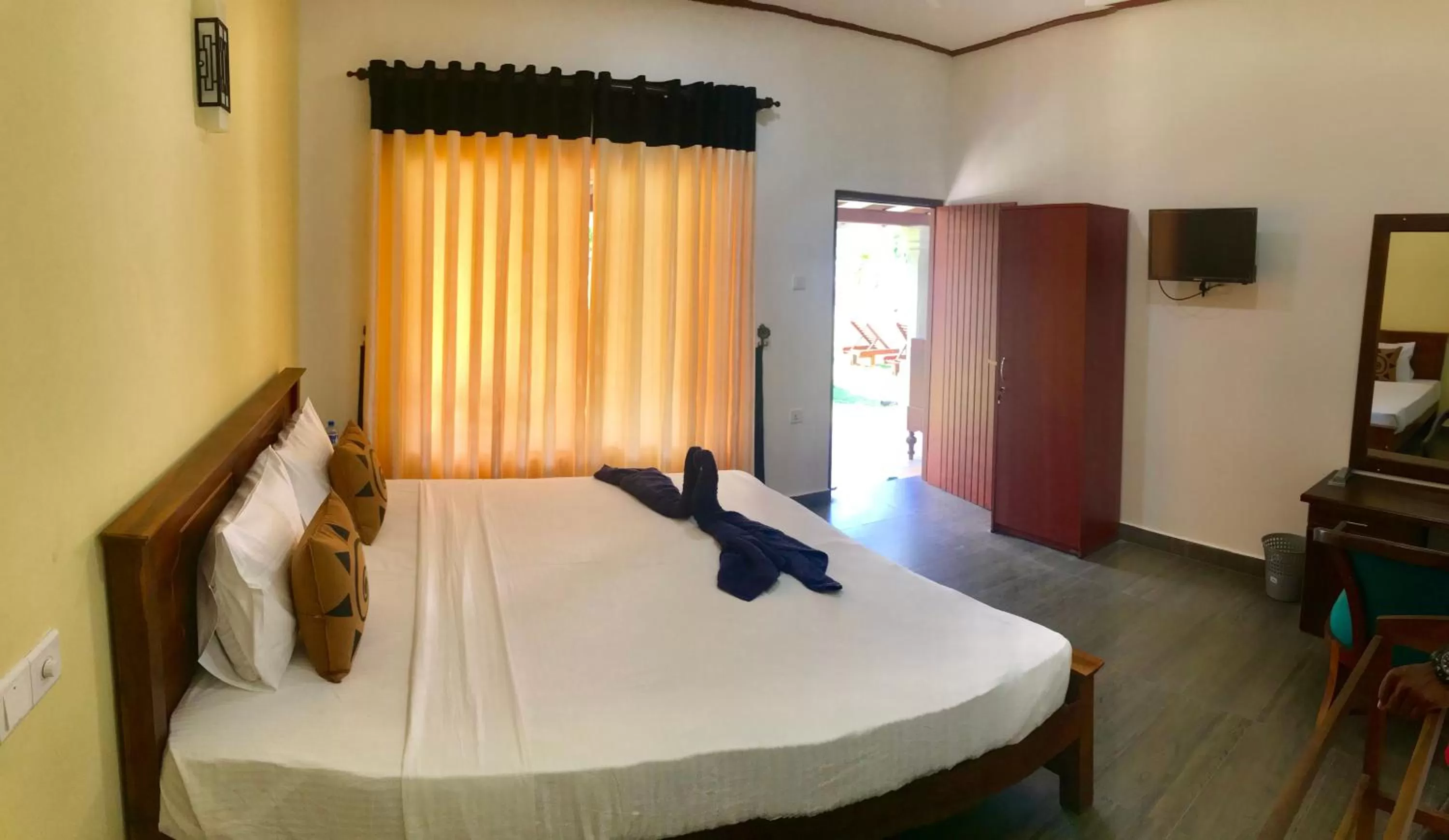 Bed in Ocean Gate Negombo