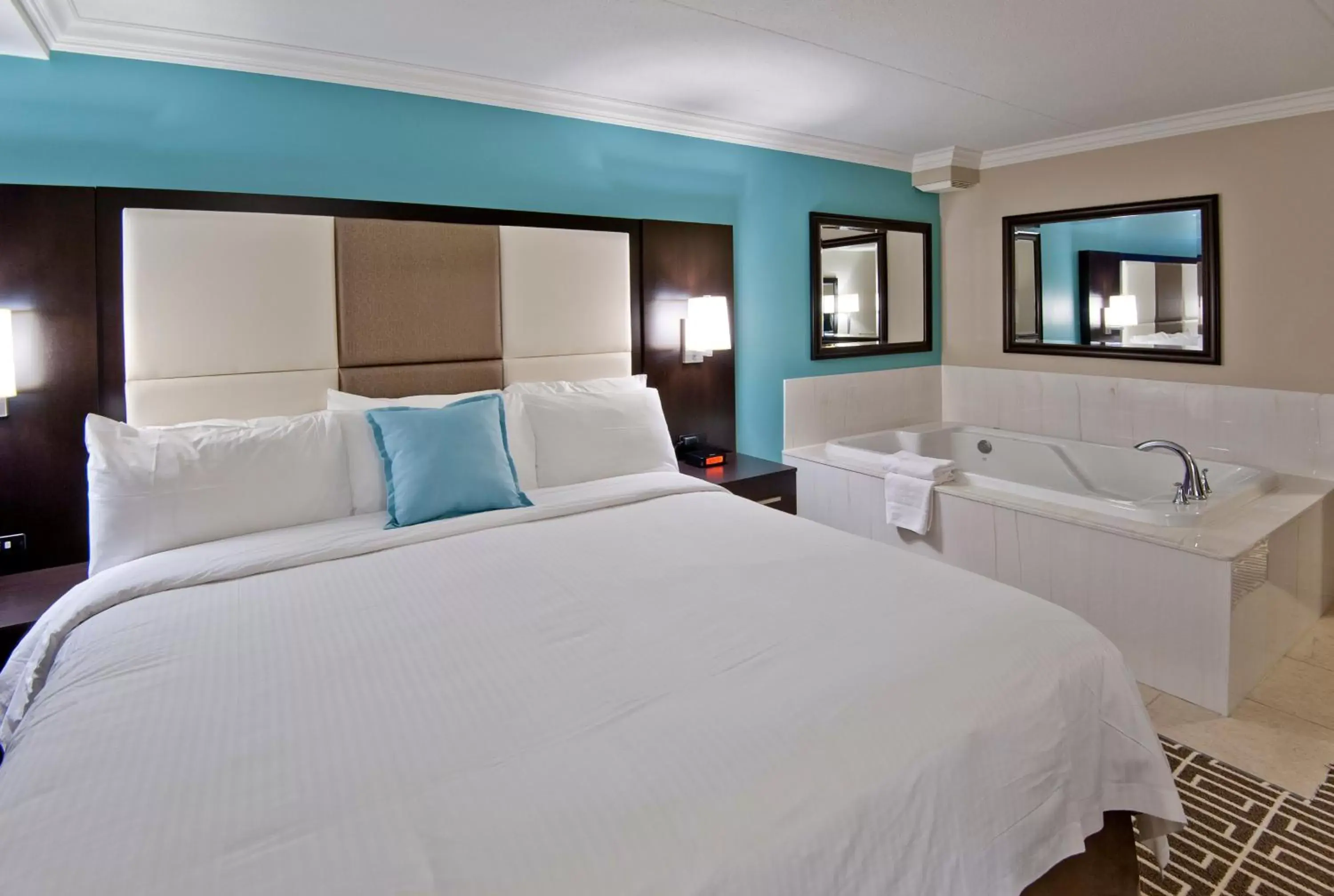 Junior Suite with Hot Tub in Visitor's Inn Junior Suite with Hot Tub in Visitor's Inn