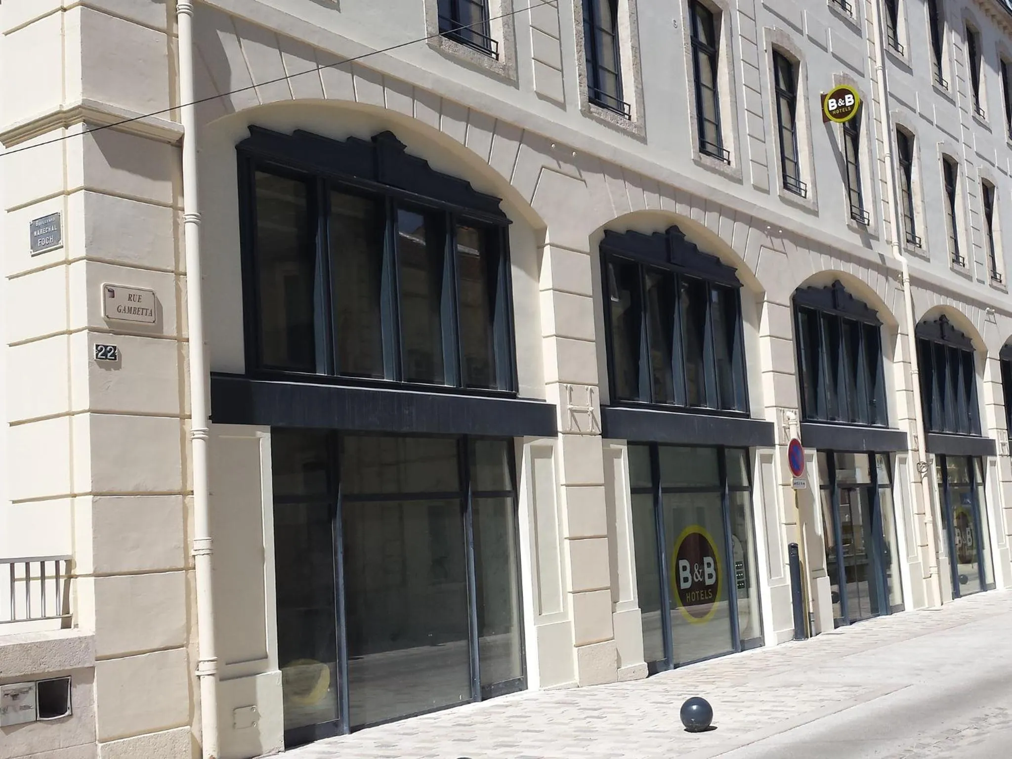 Property building in B&B HOTEL Castres Centre Gambetta