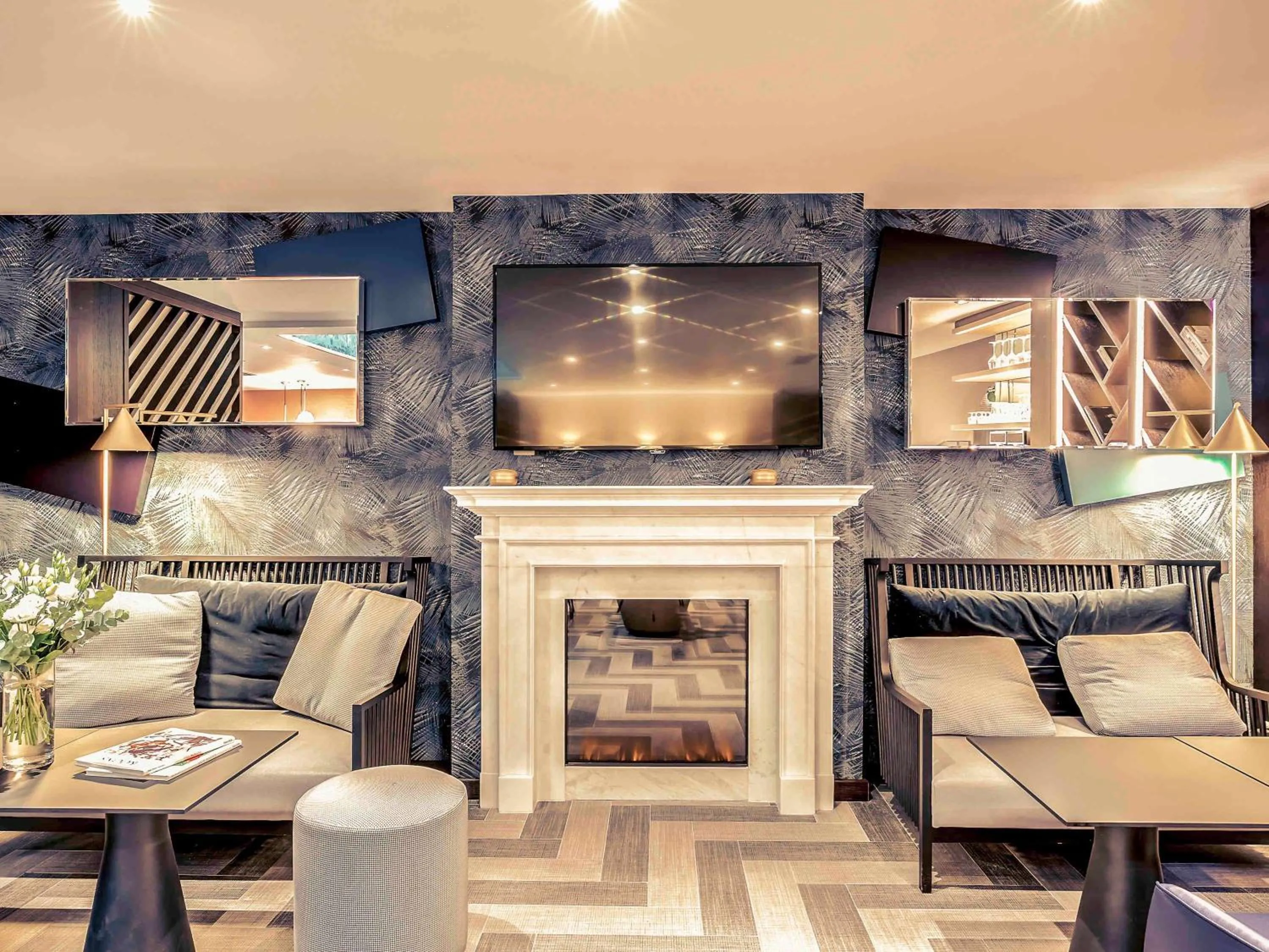 Property building in Mercure Paris Arc de Triomphe Etoile