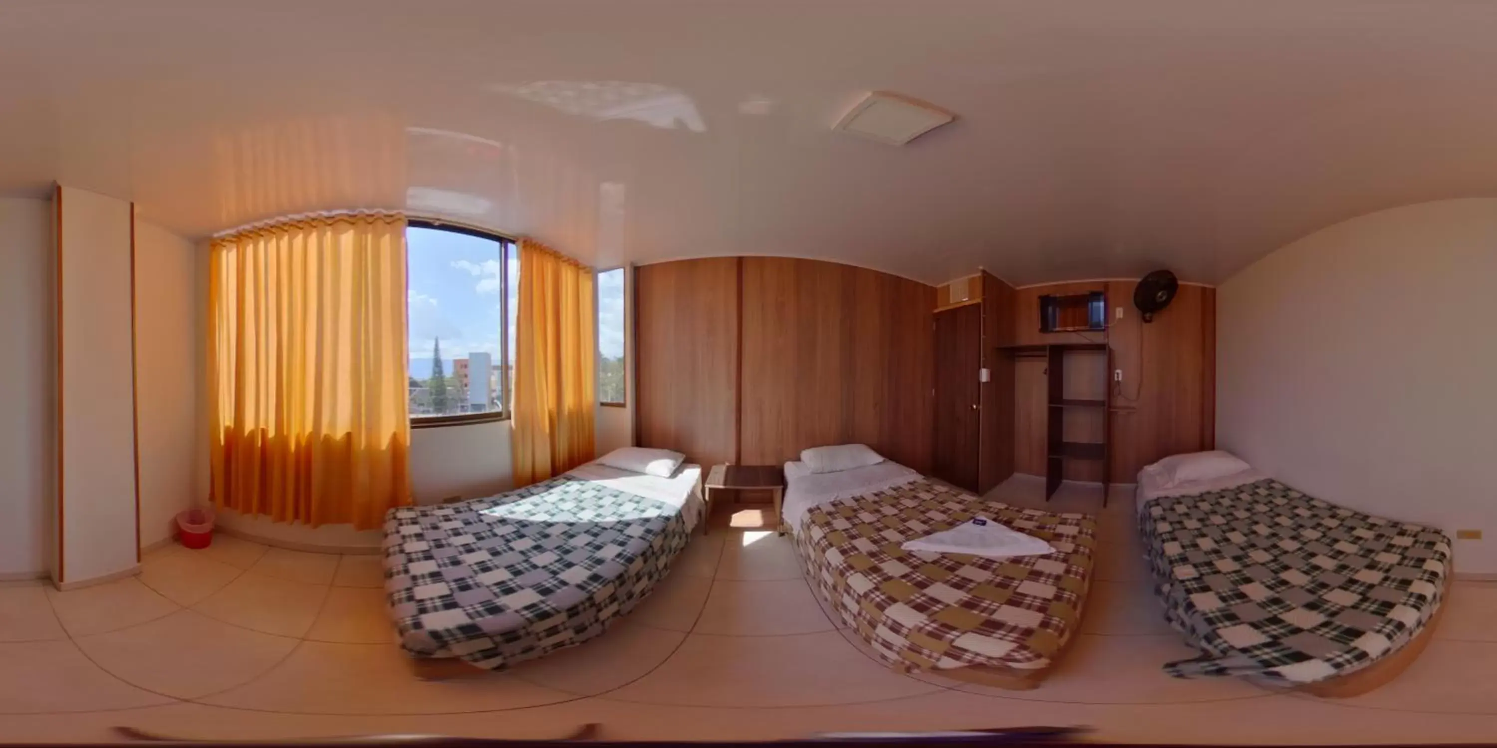 Basic Triple Room with Shared Bathroom in Hotel Mónaco de Fusa Basic Triple Room with Shared Bathroom in Hotel Mónaco de Fusa