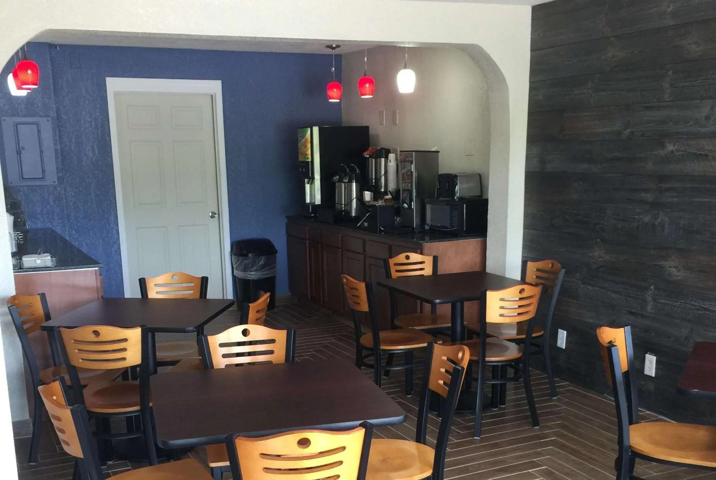 Restaurant/places to eat in Super 8 by Wyndham Florence