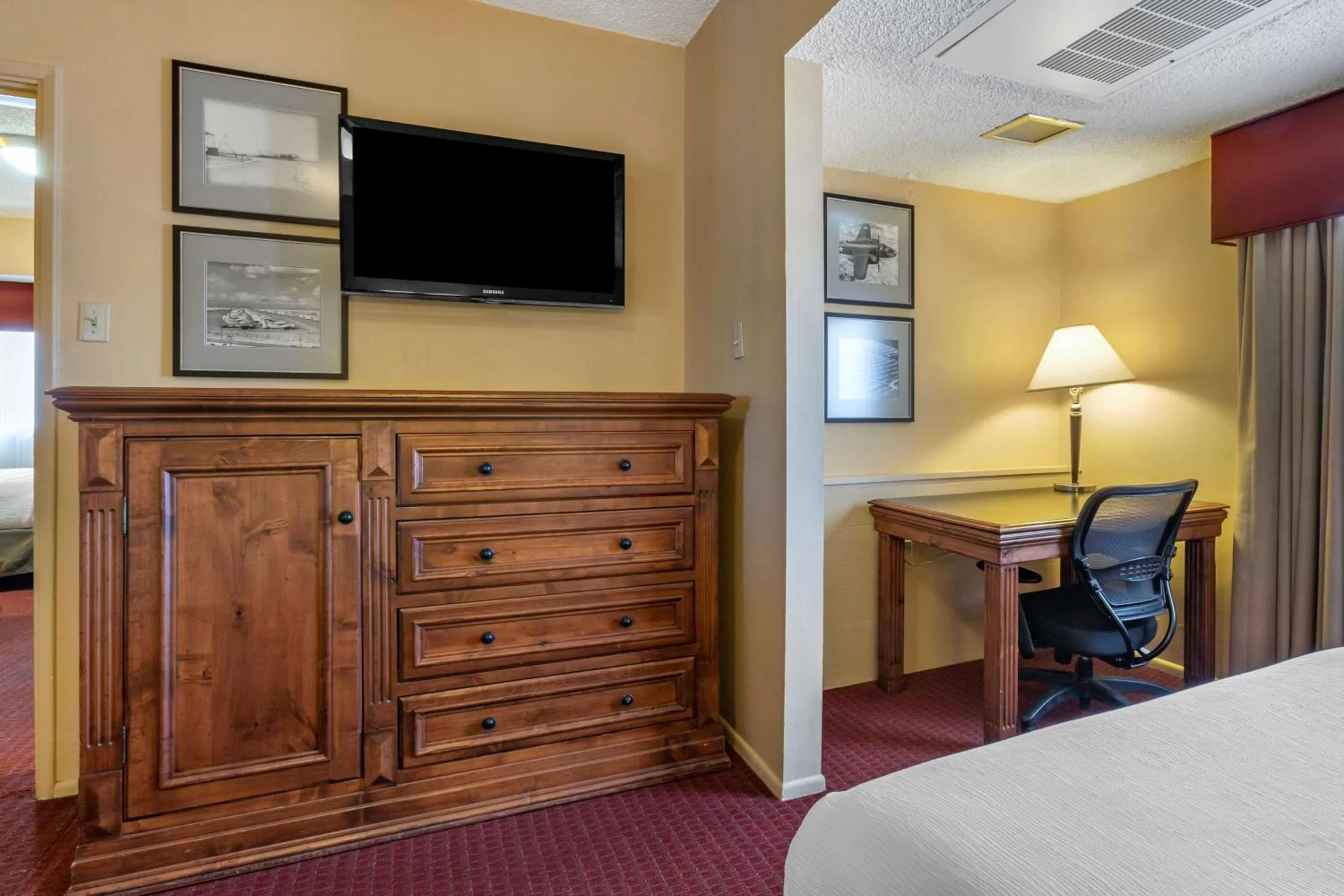 Bedroom, Bed in Best Western Plus King's Inn and Suites