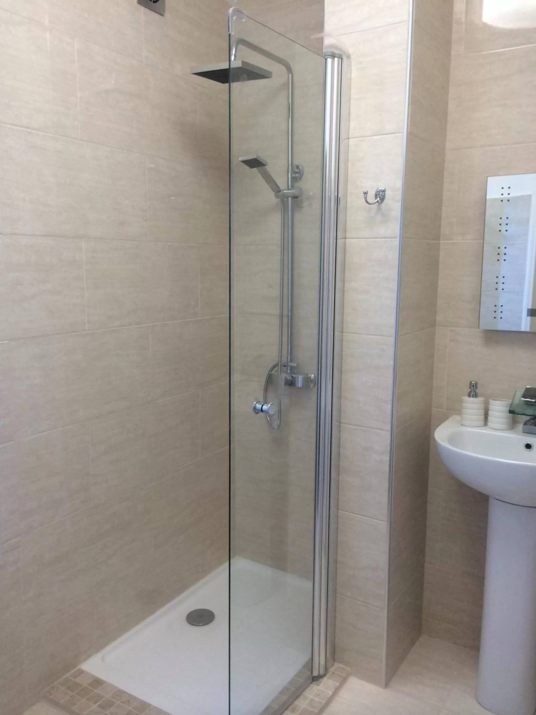 Bathroom in Admiral Guest House