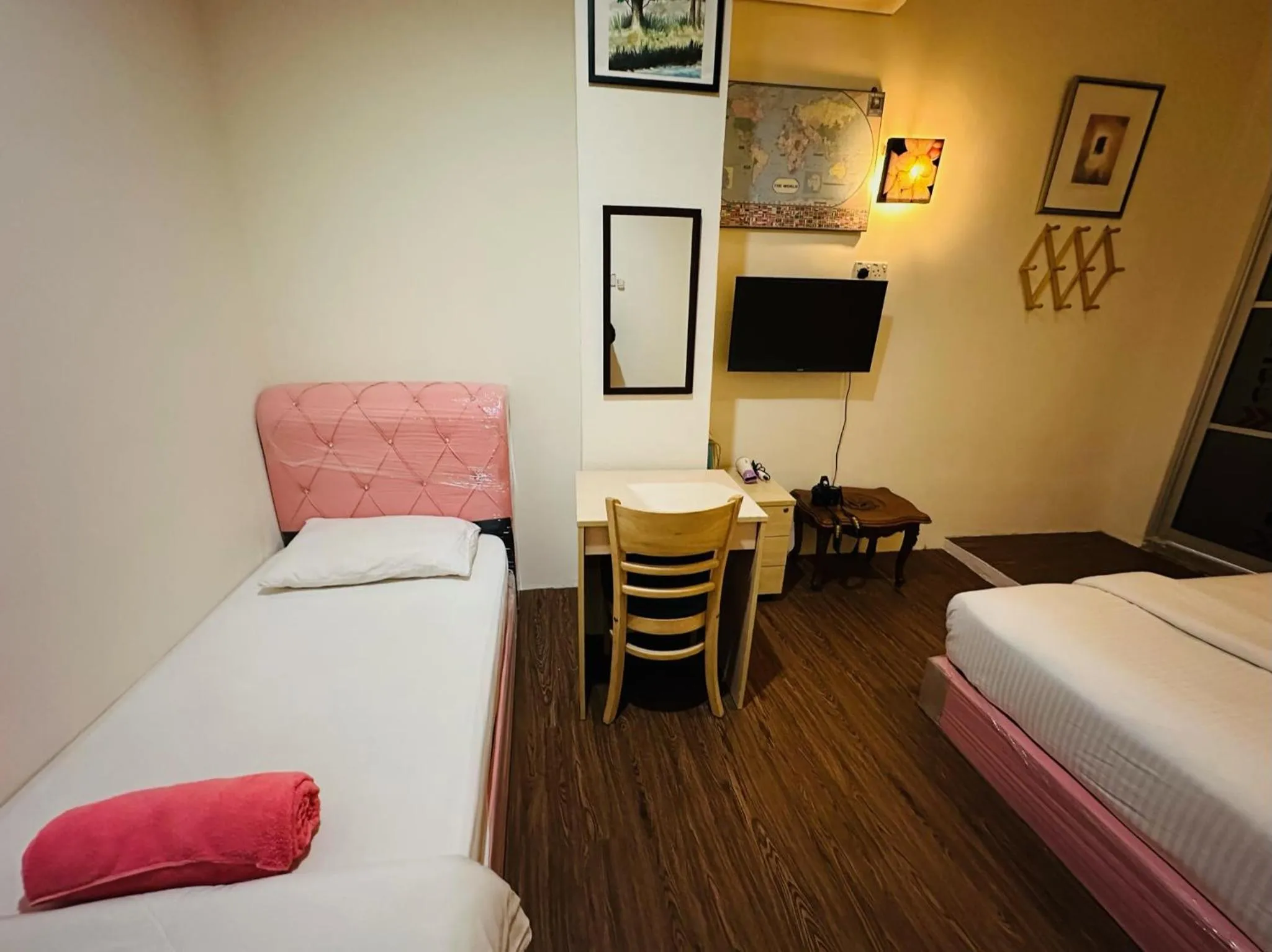 Bedroom, Bed in The Explorers Guesthouse and Hostel