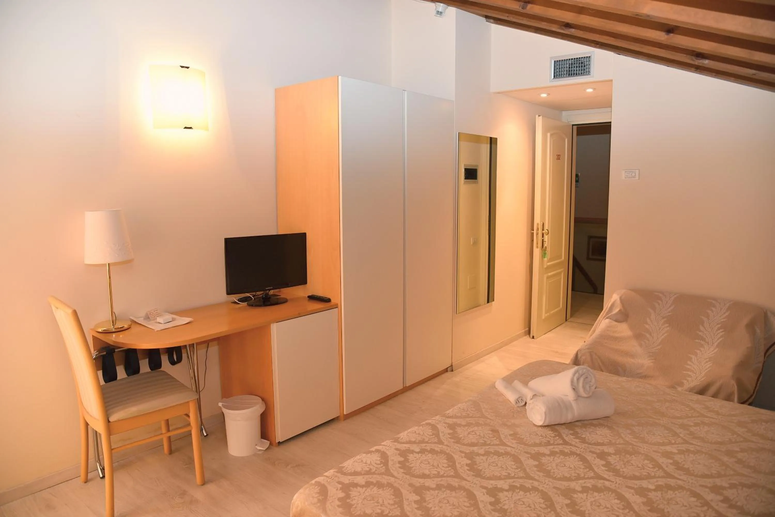 Decorative detail, Bed in Hotel Ristorante Miralago