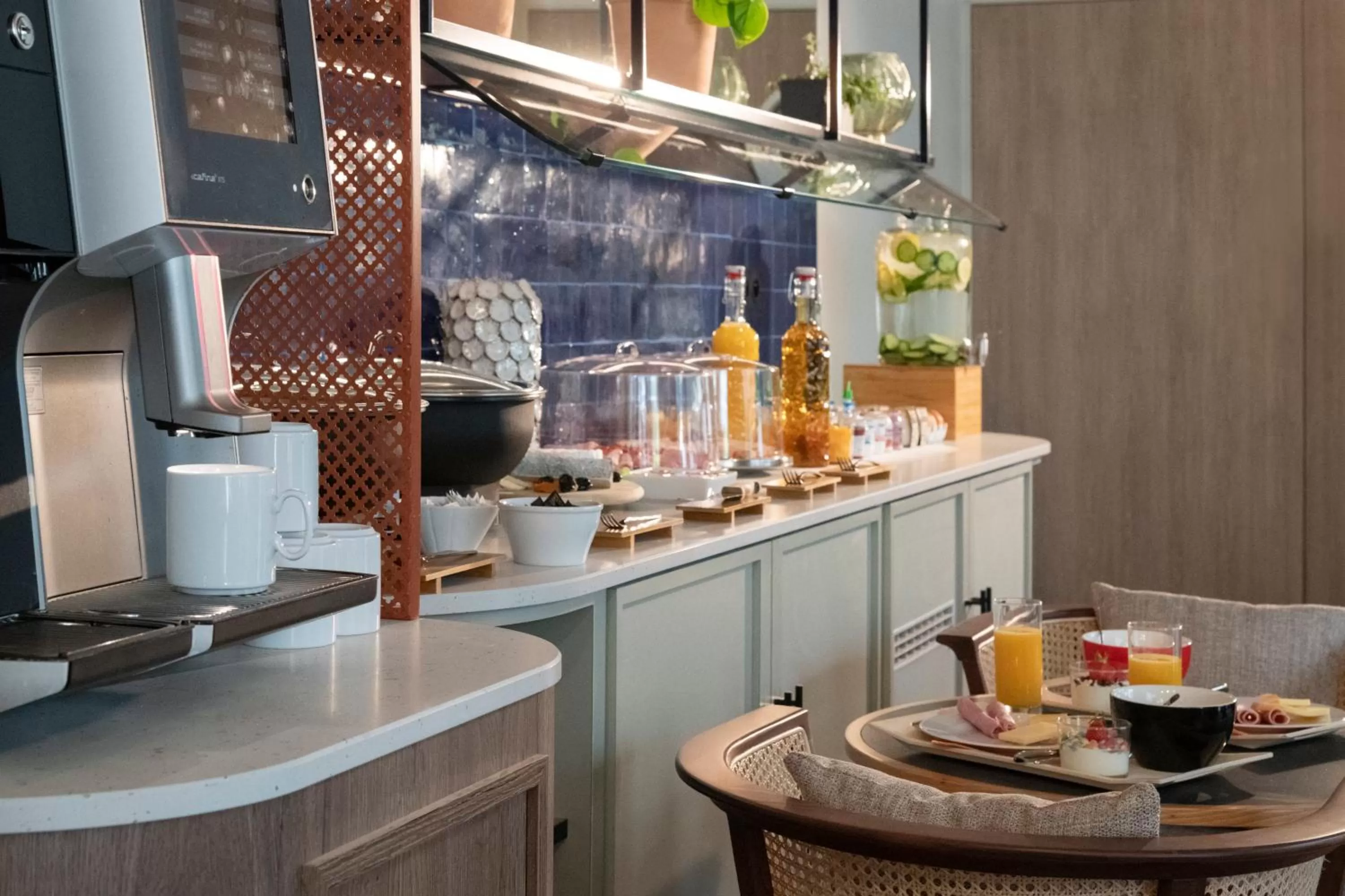 Food and drinks in Novotel Suites Nice Airport