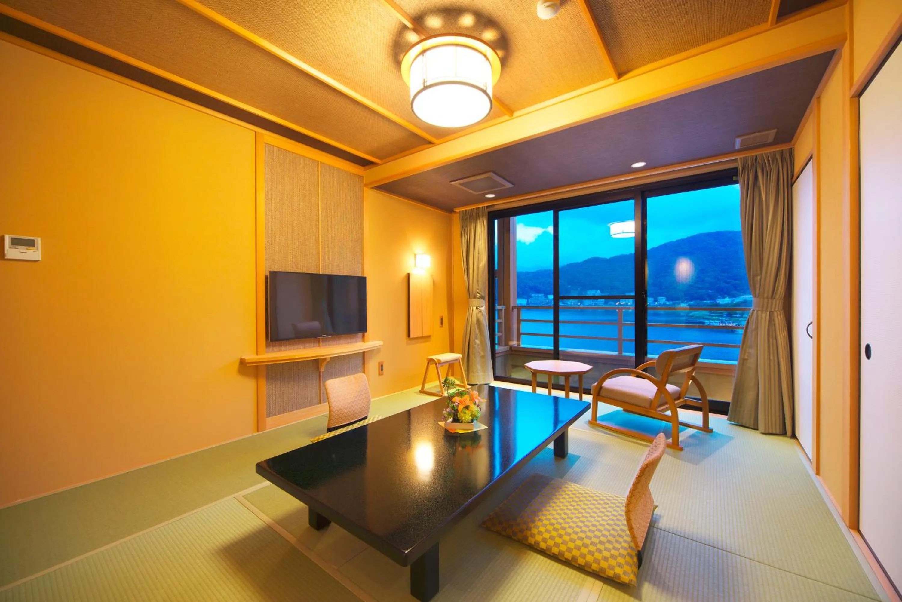 Lake view in Kasuitei Ooya