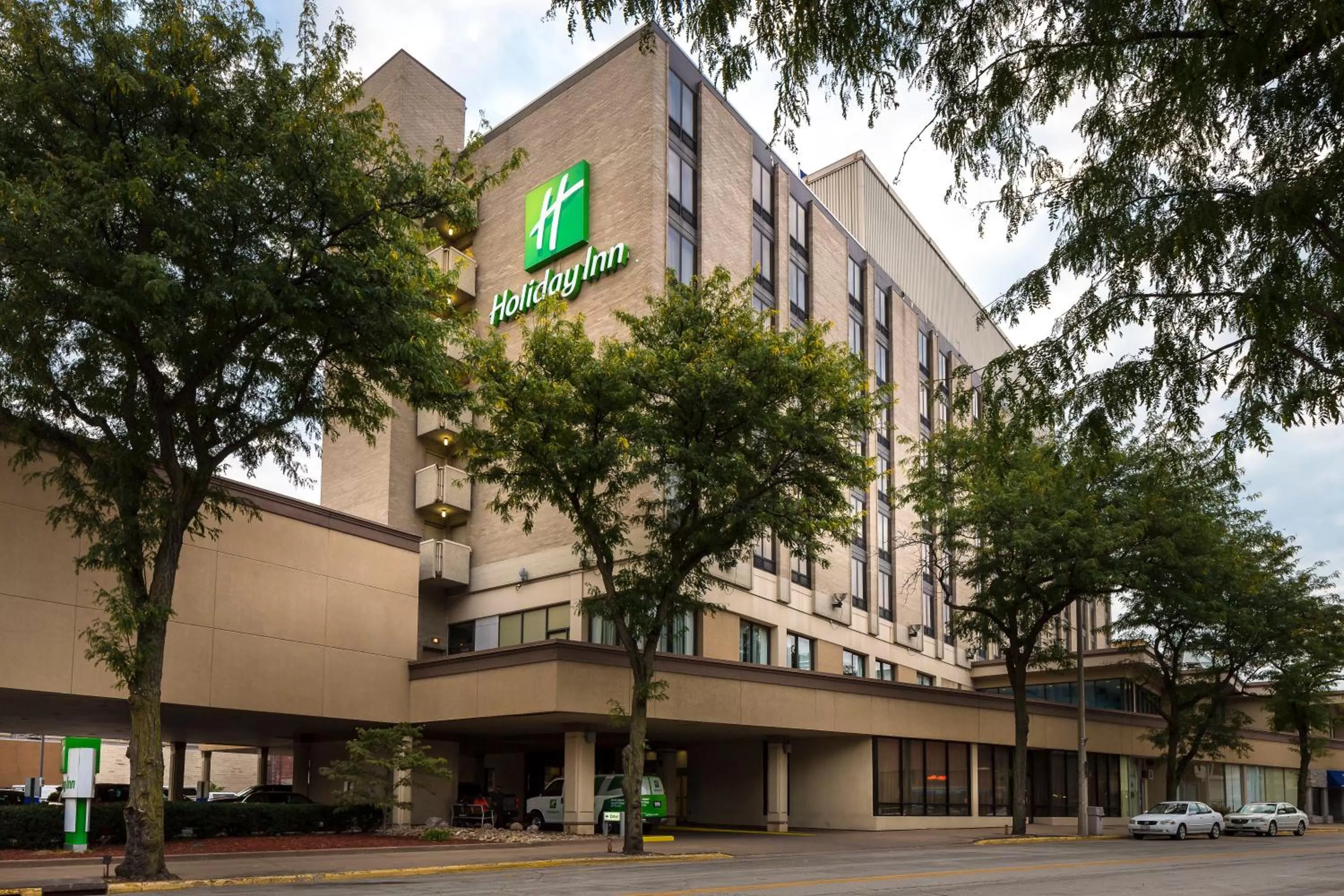 Property building in Holiday Inn Rock Island-Quad Cities by IHG