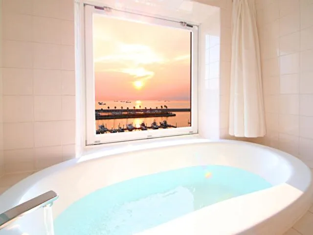 Deluxe Triple Room with Sea View Private Bathroom - non-smoking in Wakayama Marina City Hotel