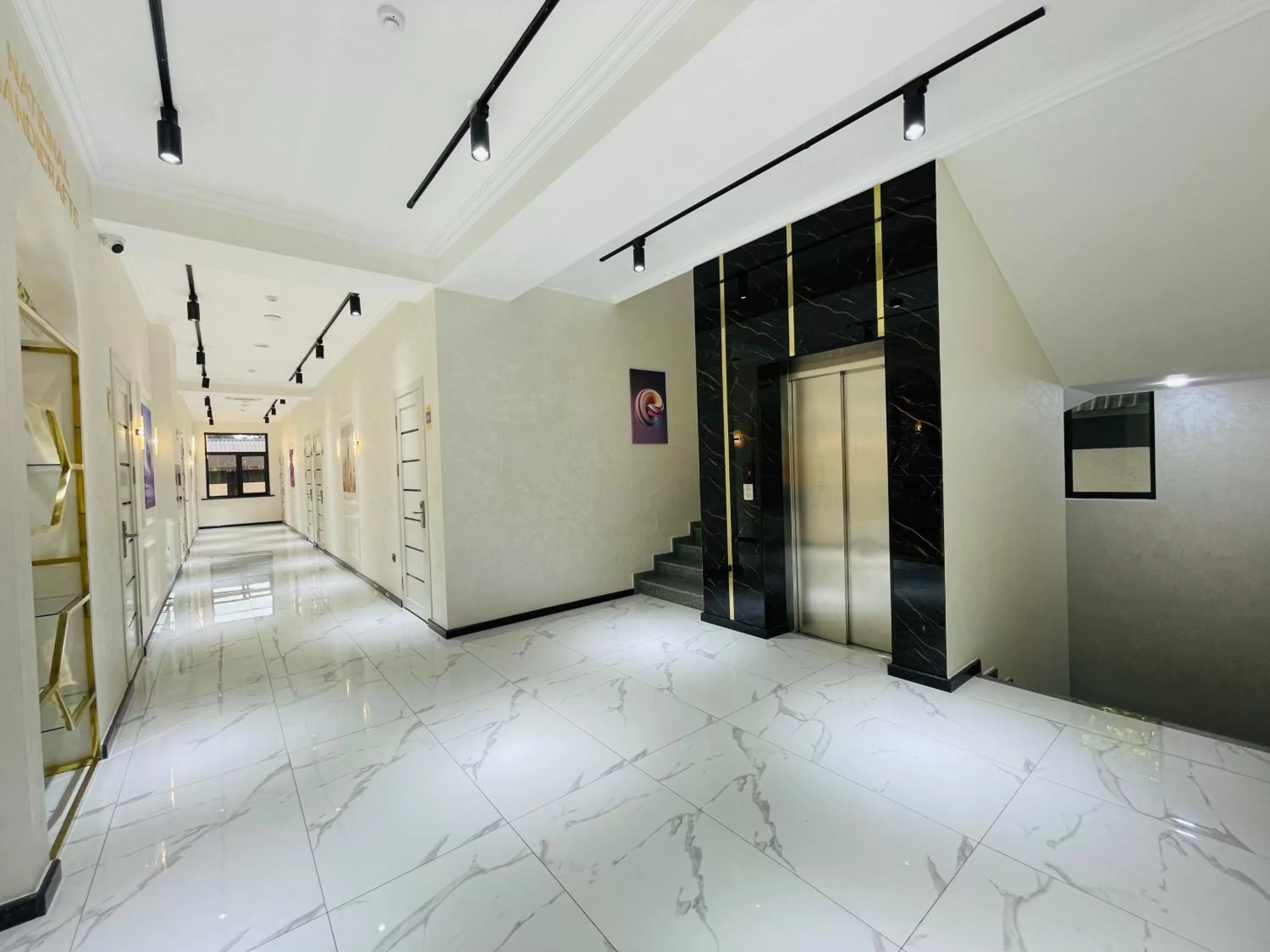 elevator in Porto Bello Hotel