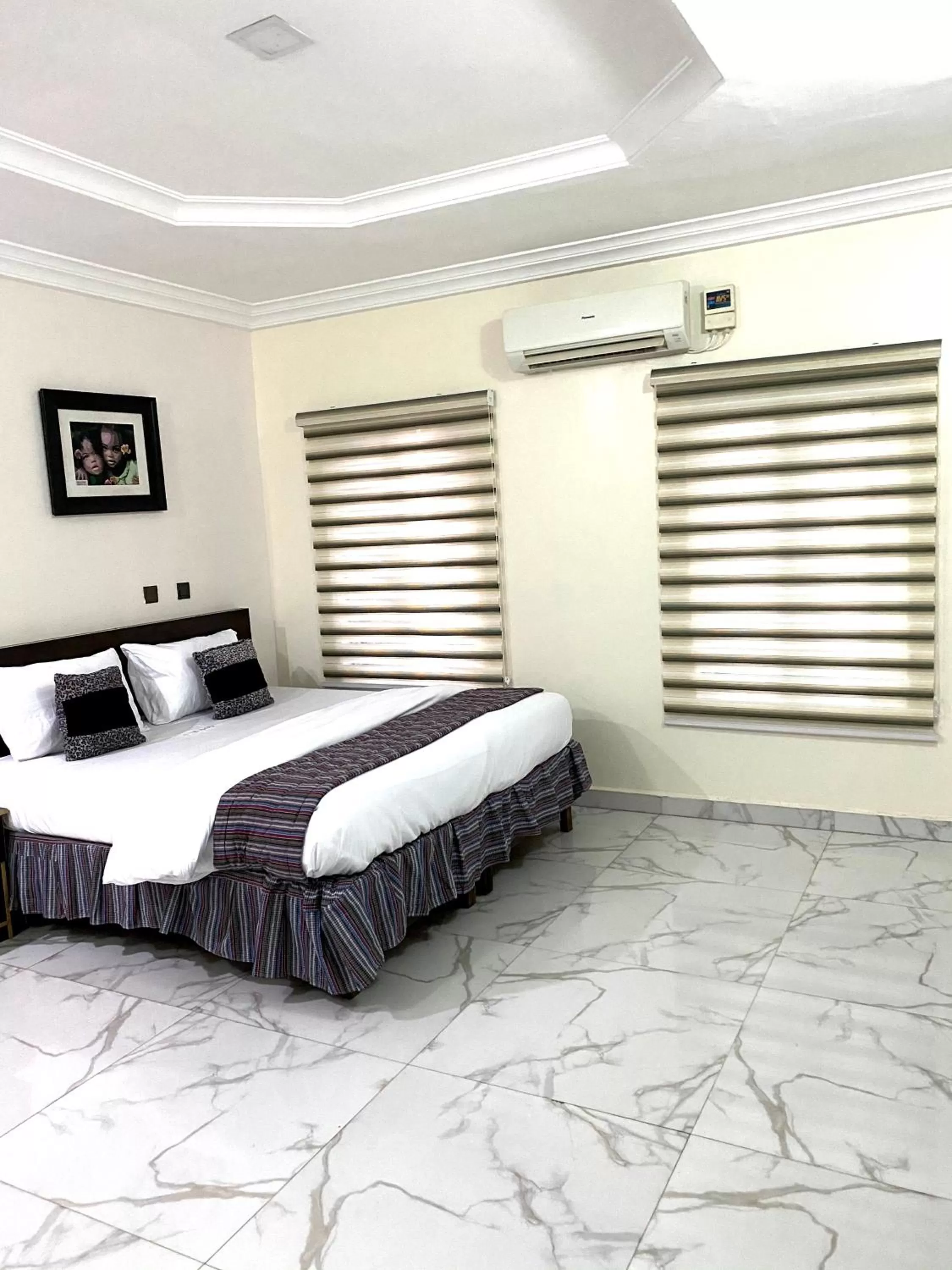 Bed in Nue-Crest Hotels & Suites