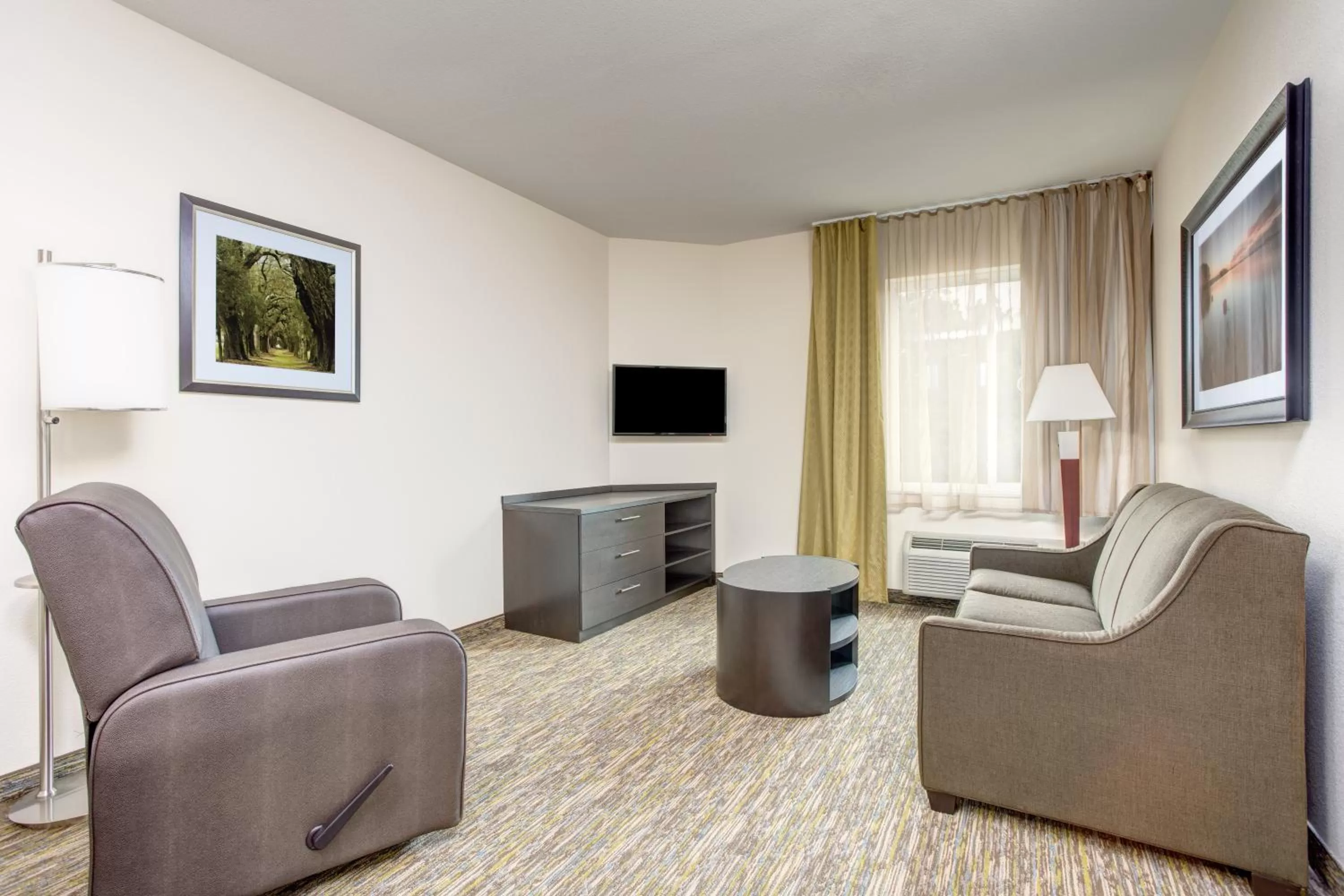 Bedroom in Candlewood Suites Cut Off - Galliano by IHG