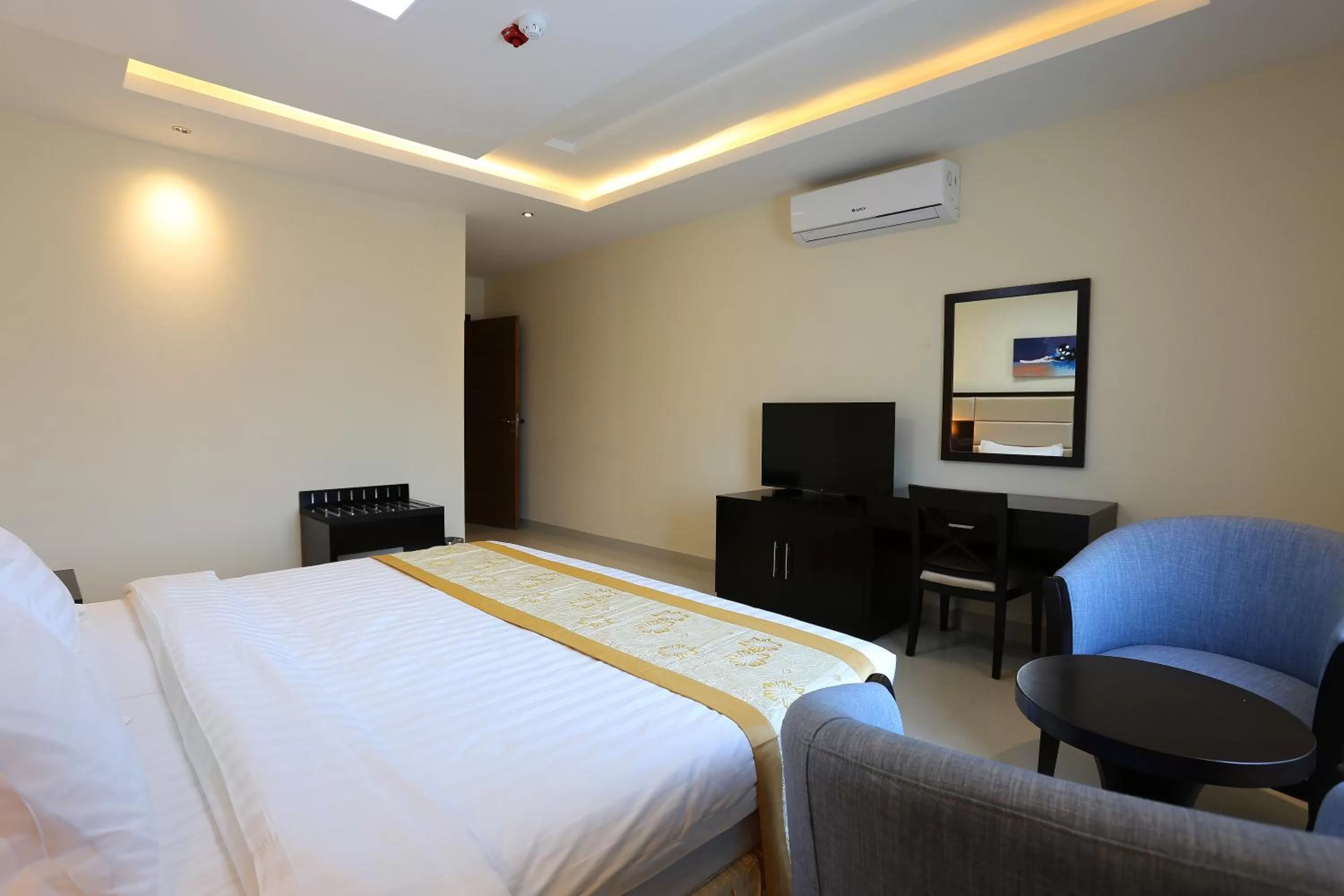 Bed in Arjaan Altakhassusi Hotel Suites