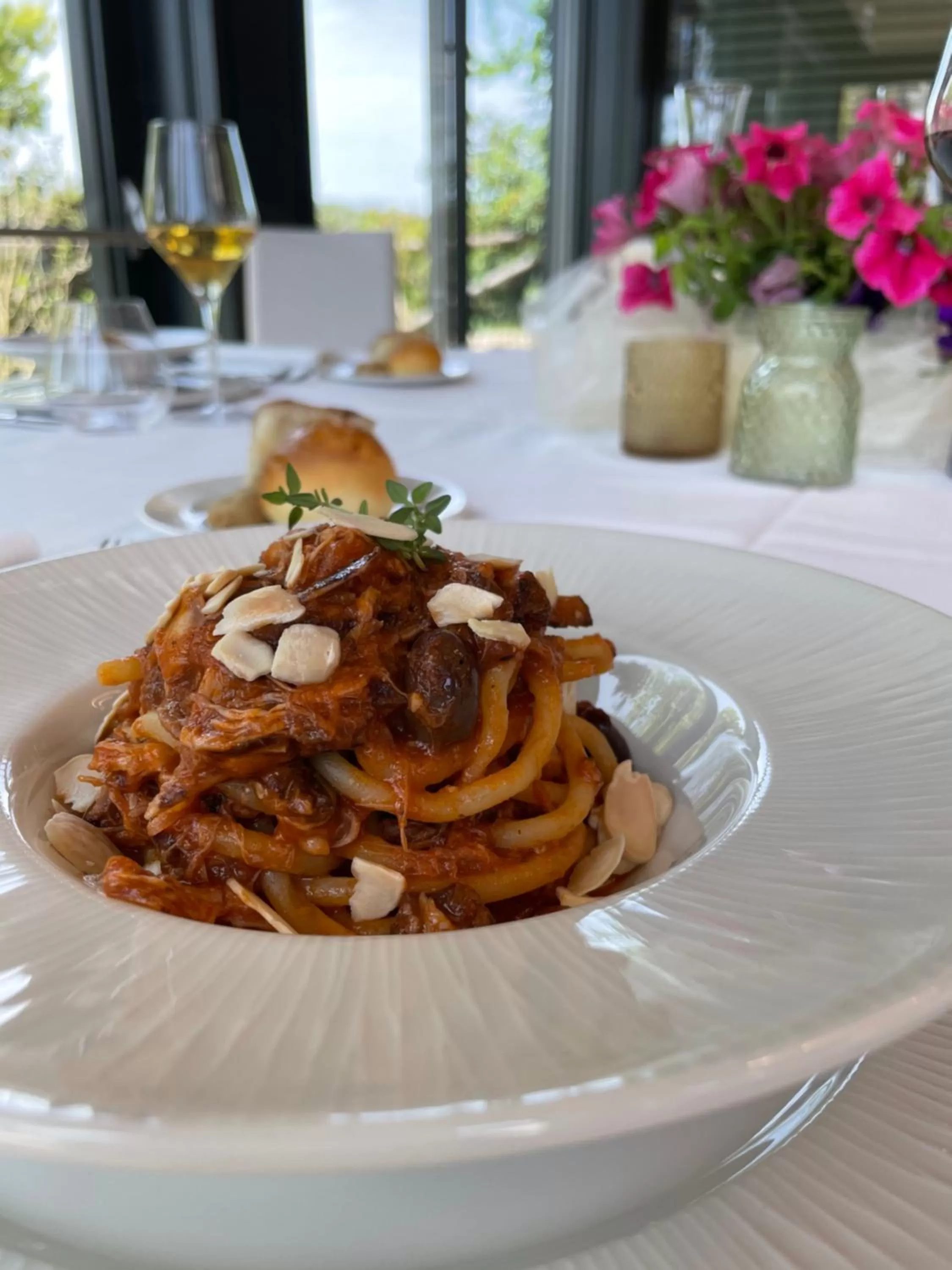 Food and drinks in Antico Borgo Molino 7cento vicino ai Giardini di Ninfa