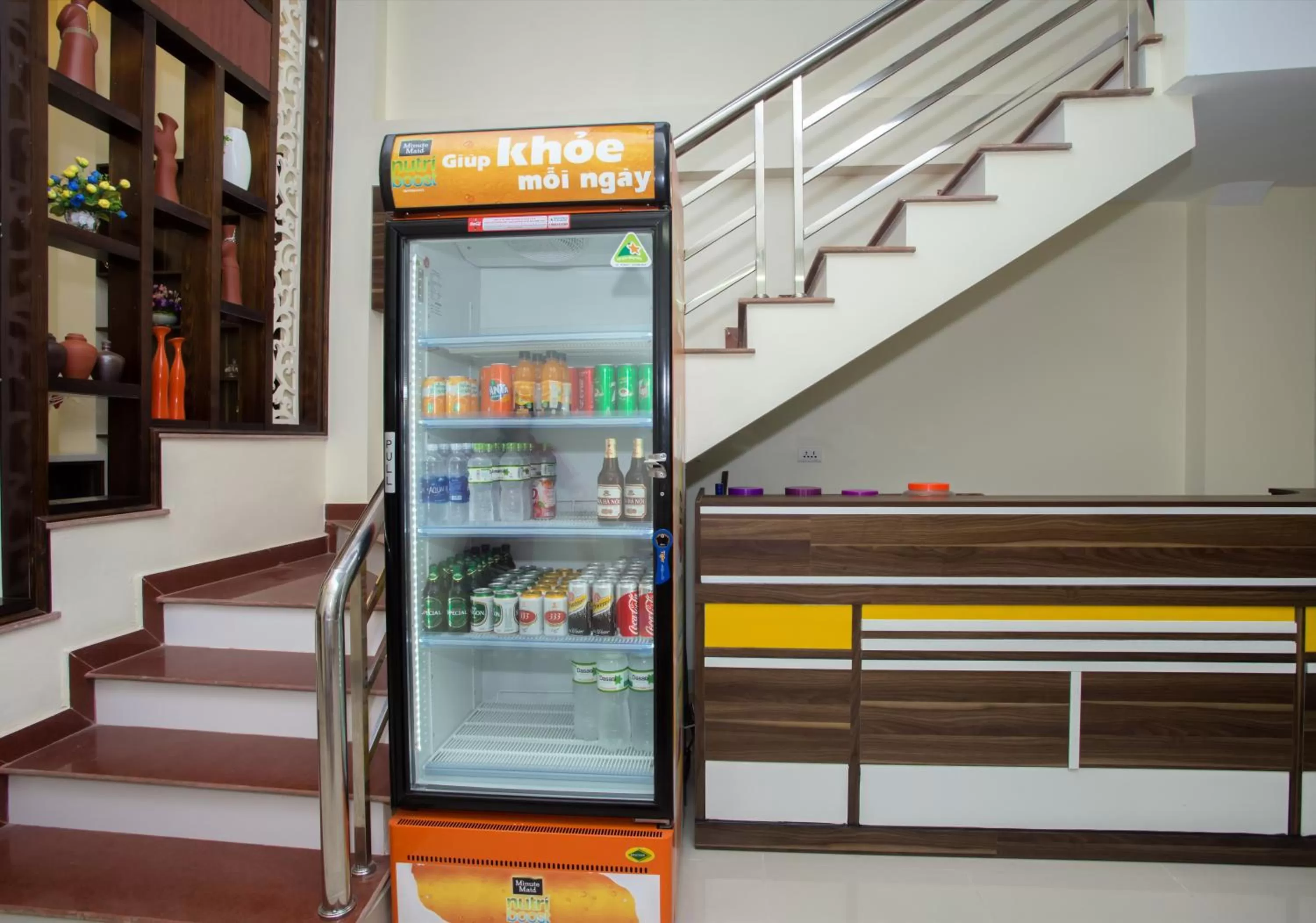 Restaurant/places to eat in Friendly Home Hotel