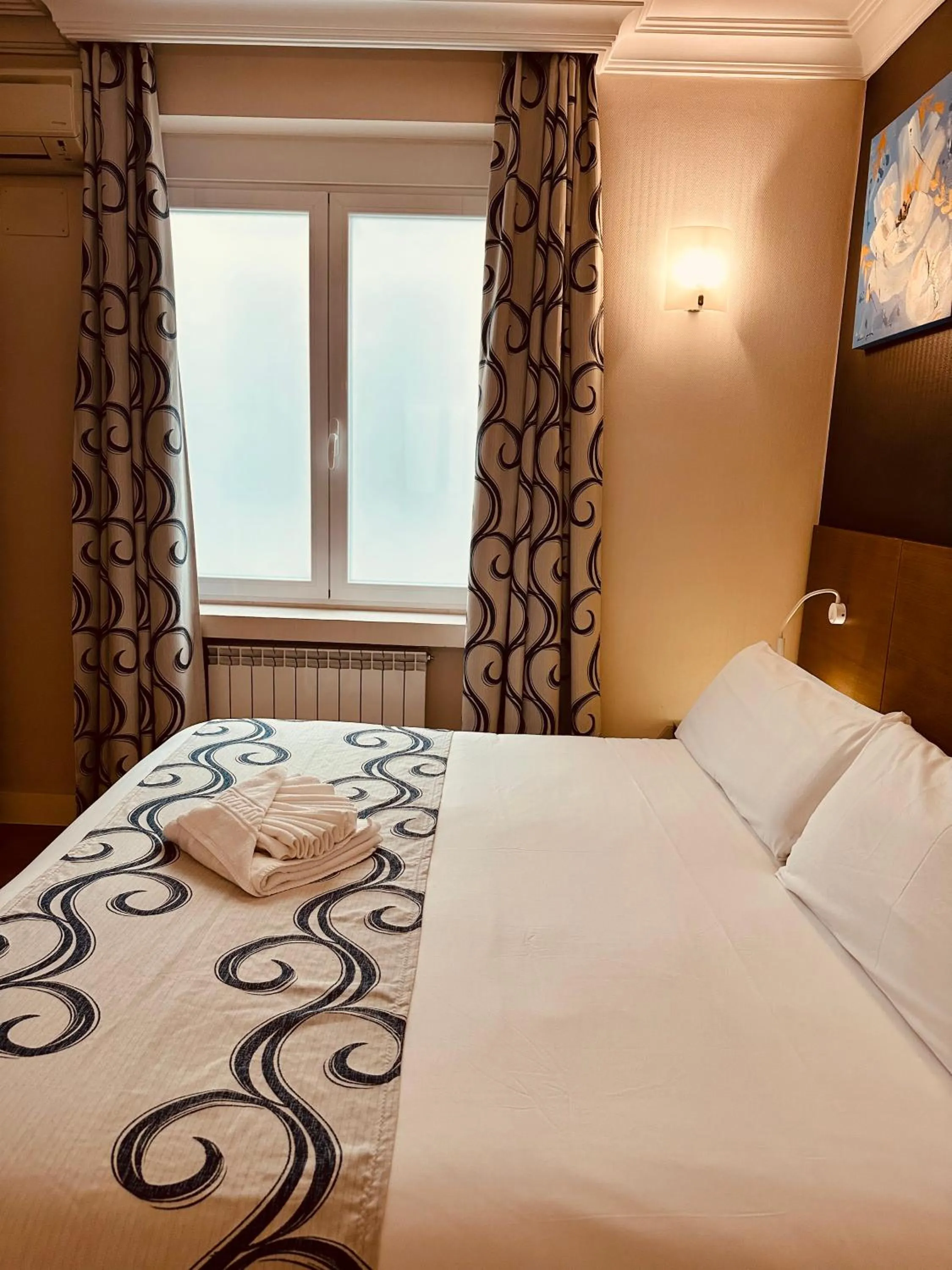 Bed in Hostal Abadia Madrid