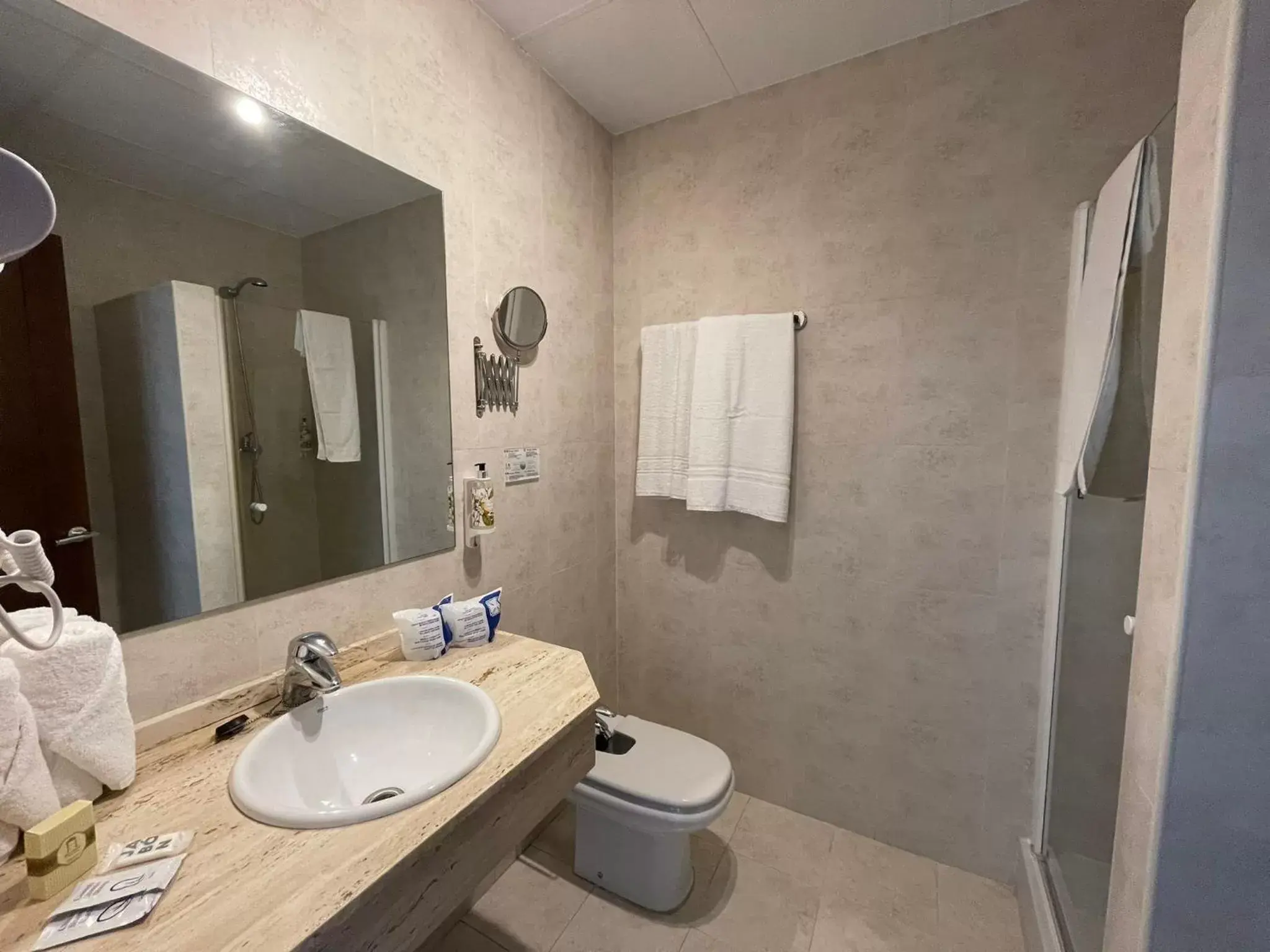 Family Room in Hotel Cuatro Vientos Family Room in Hotel Cuatro Vientos