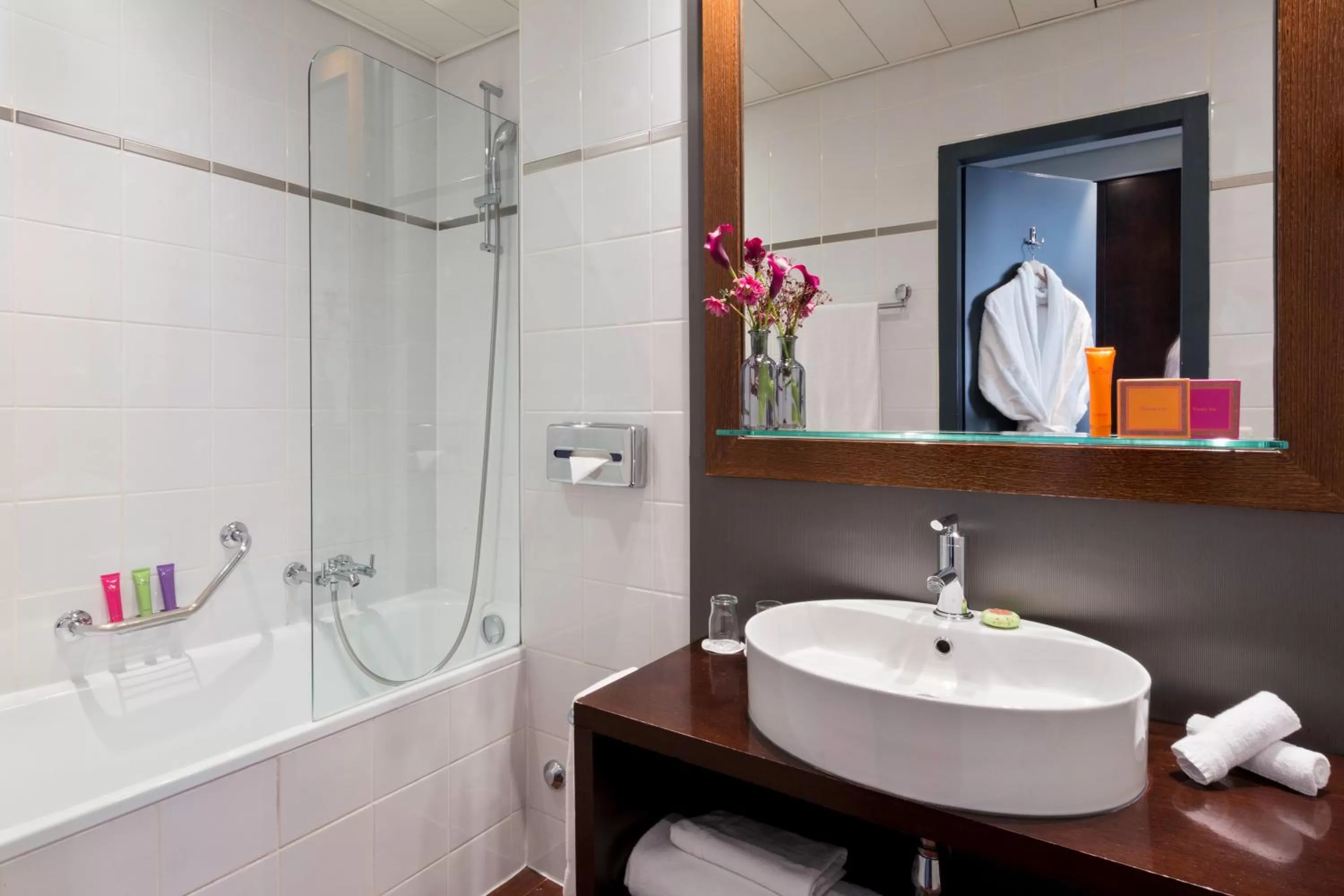 Bathroom in Auteuil Manotel