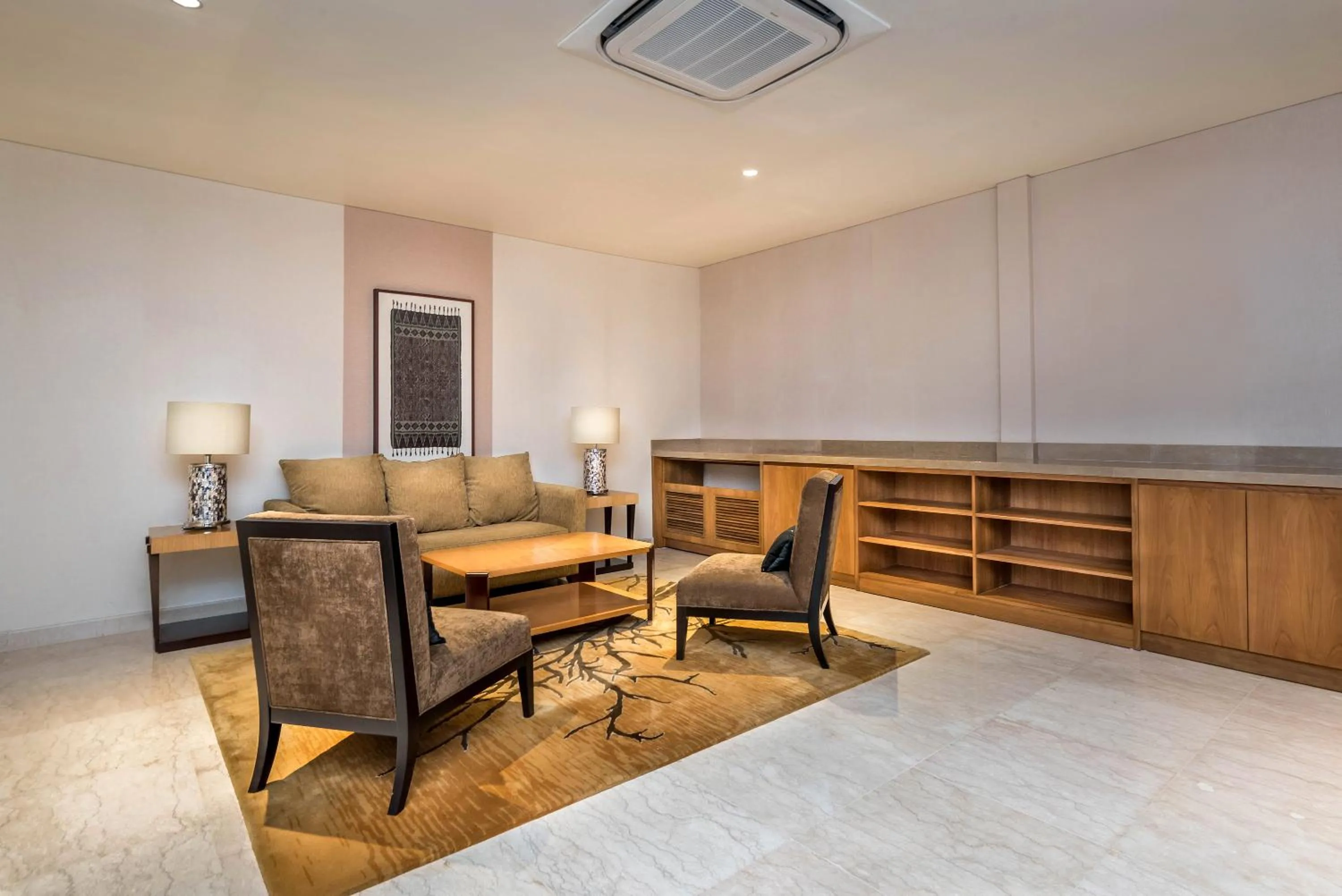 Communal lounge/ TV room, Bed in Dwijaya House of Pakubuwono