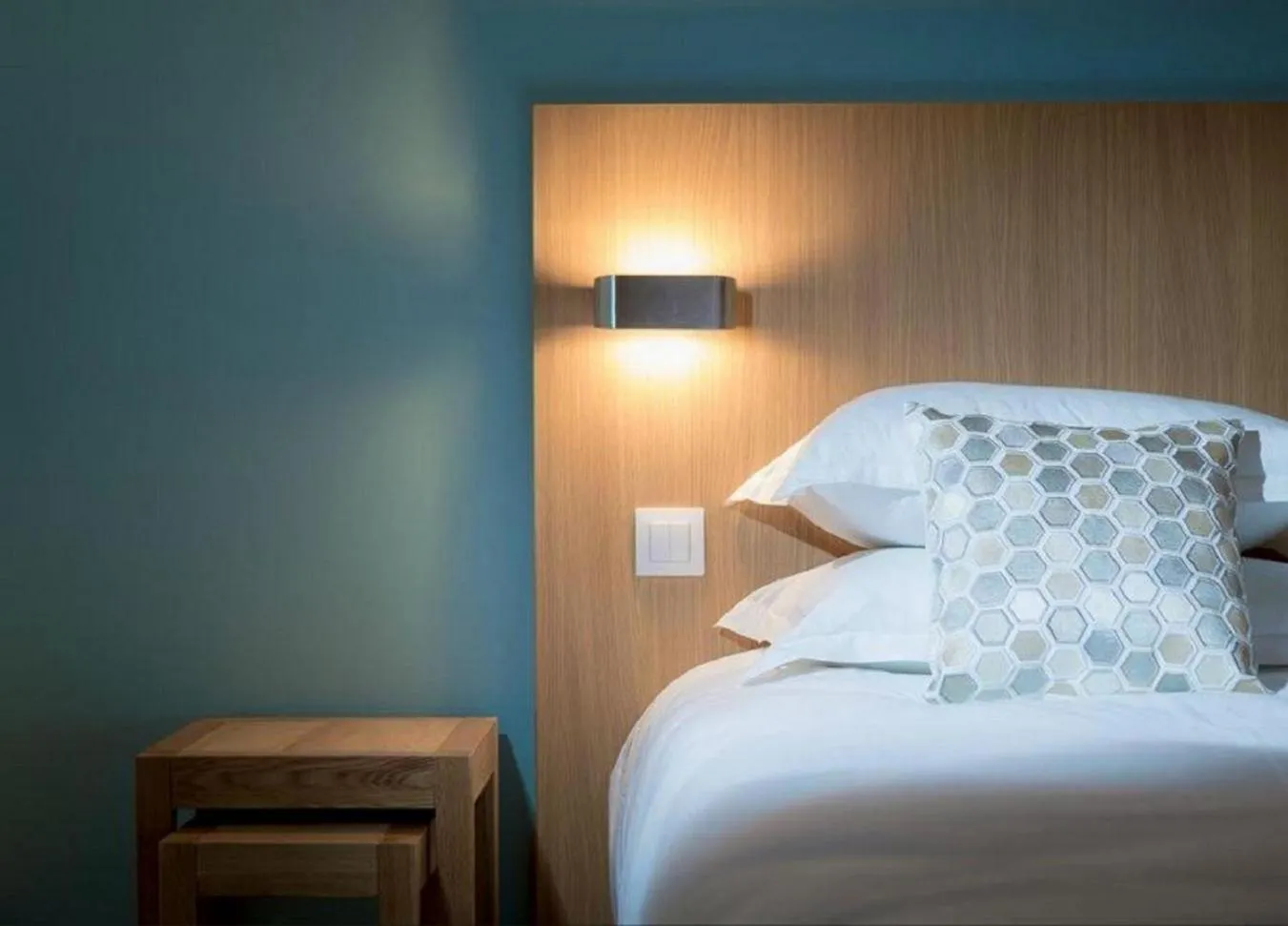 Bed in Hotel Mirabeau Eiffel