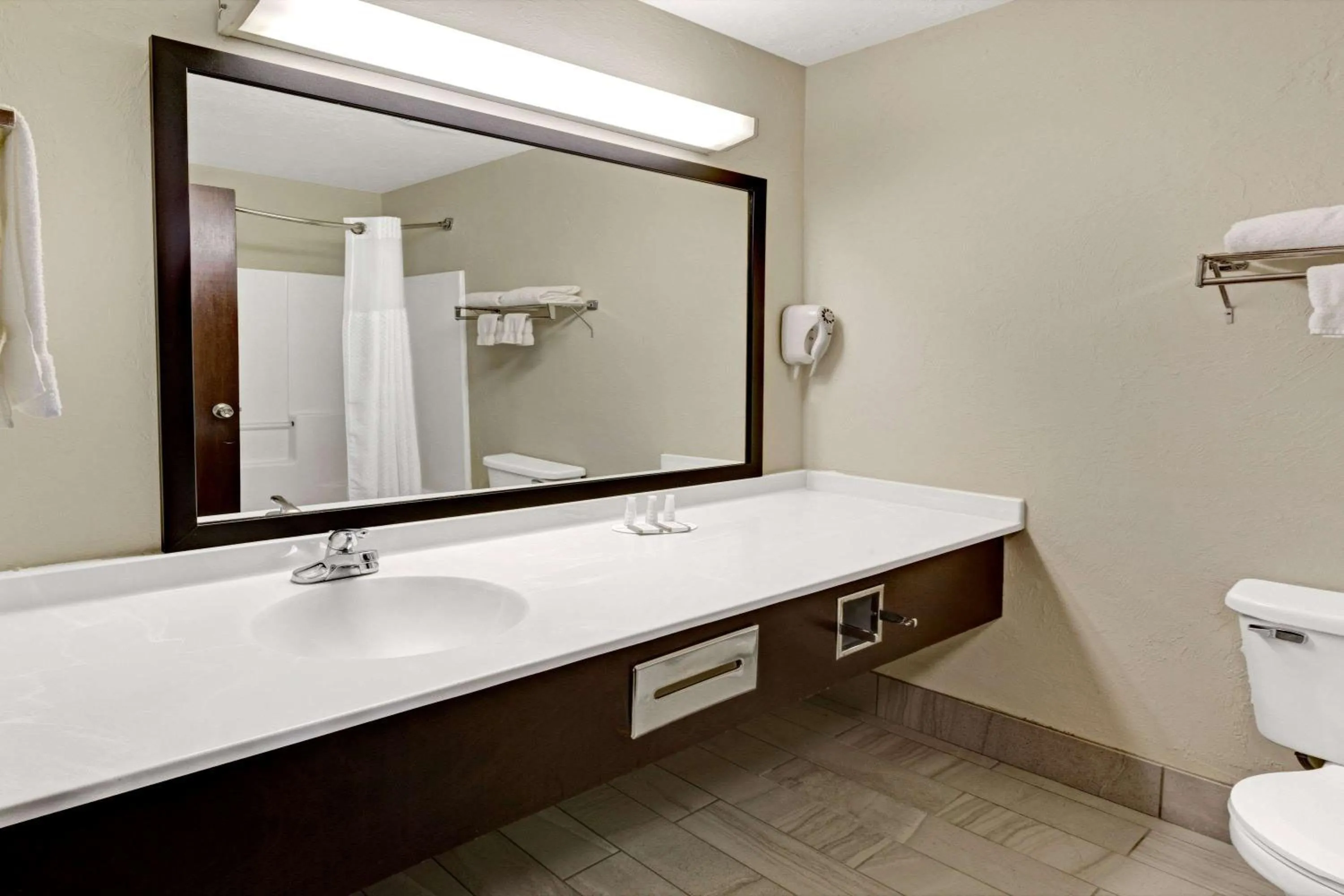 Bathroom in Quality Inn