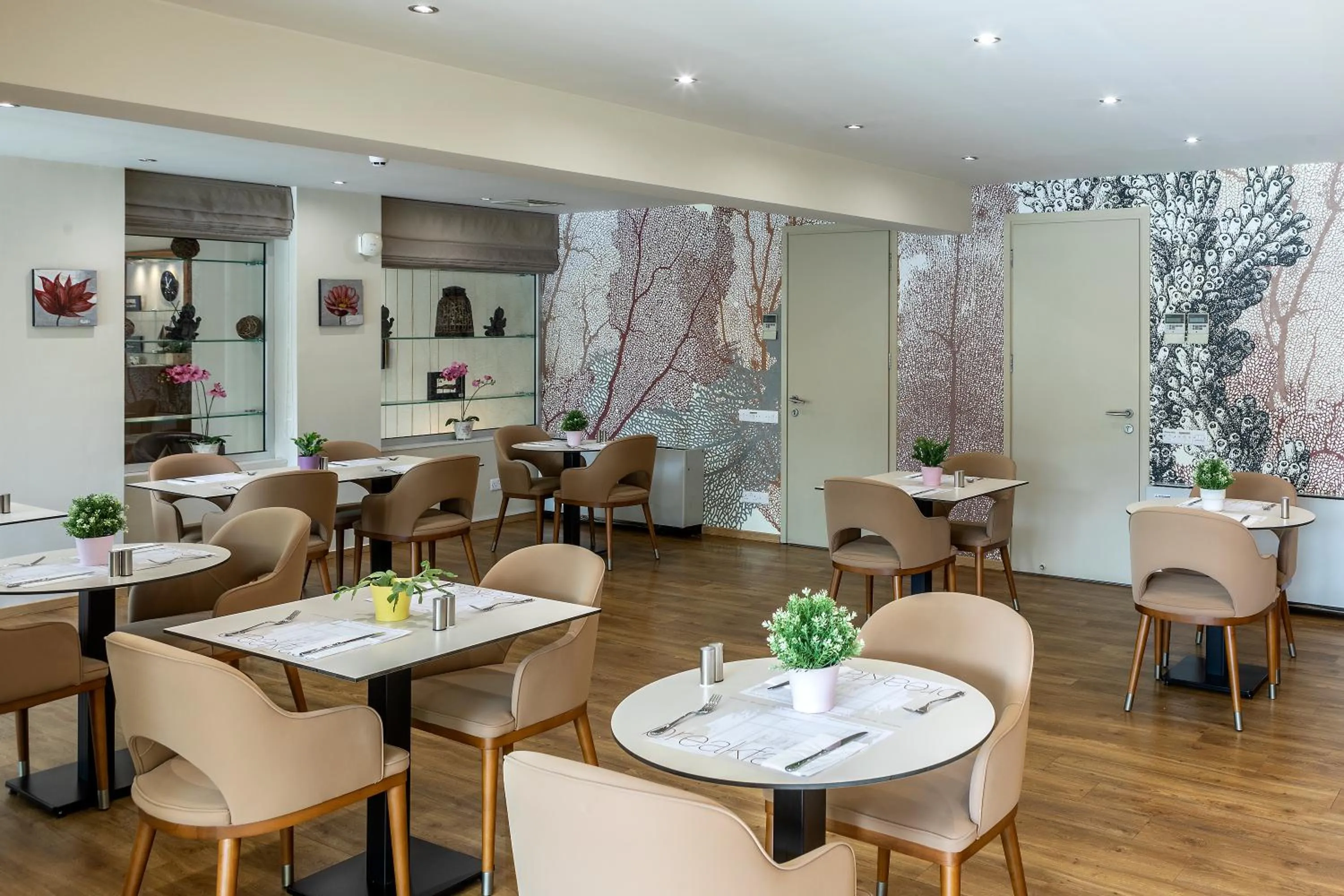 Restaurant/places to eat in Almond Business Hotel