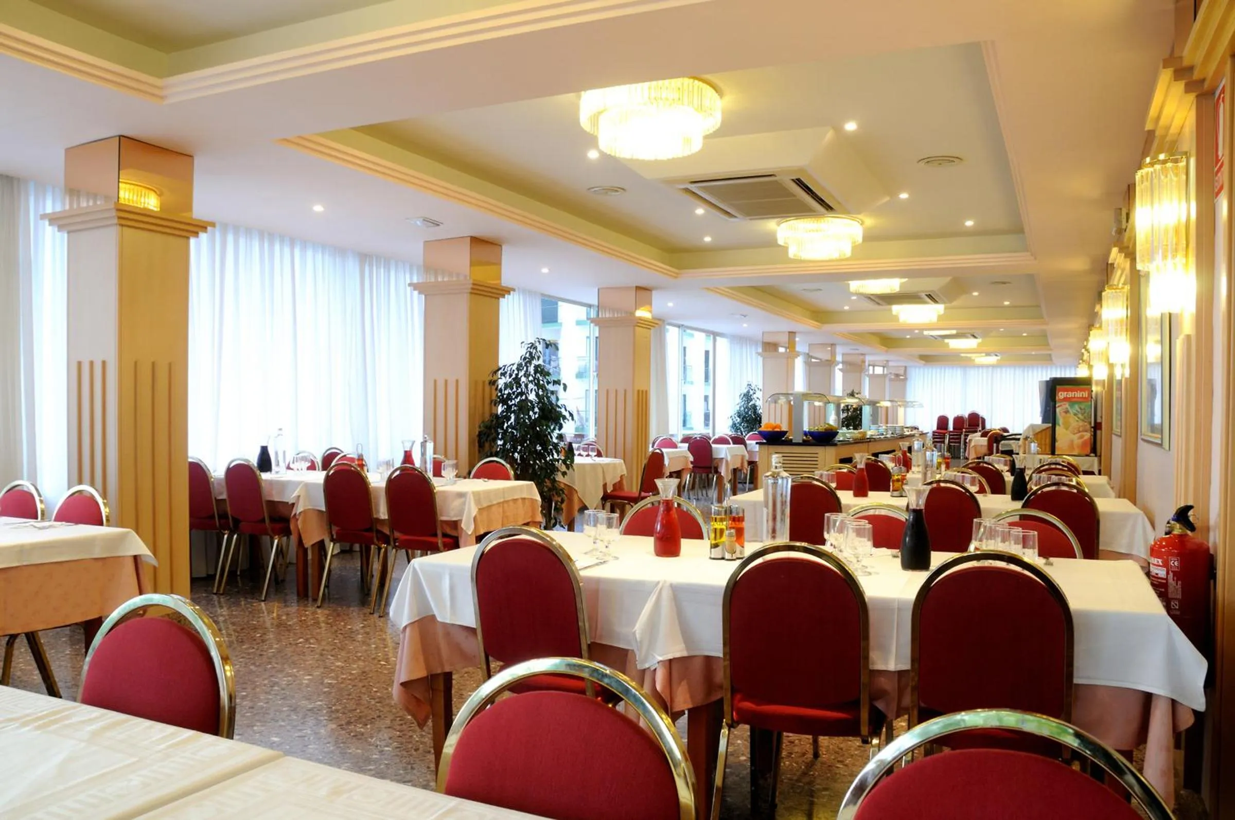 Restaurant/places to eat in Hotel Ramblamar