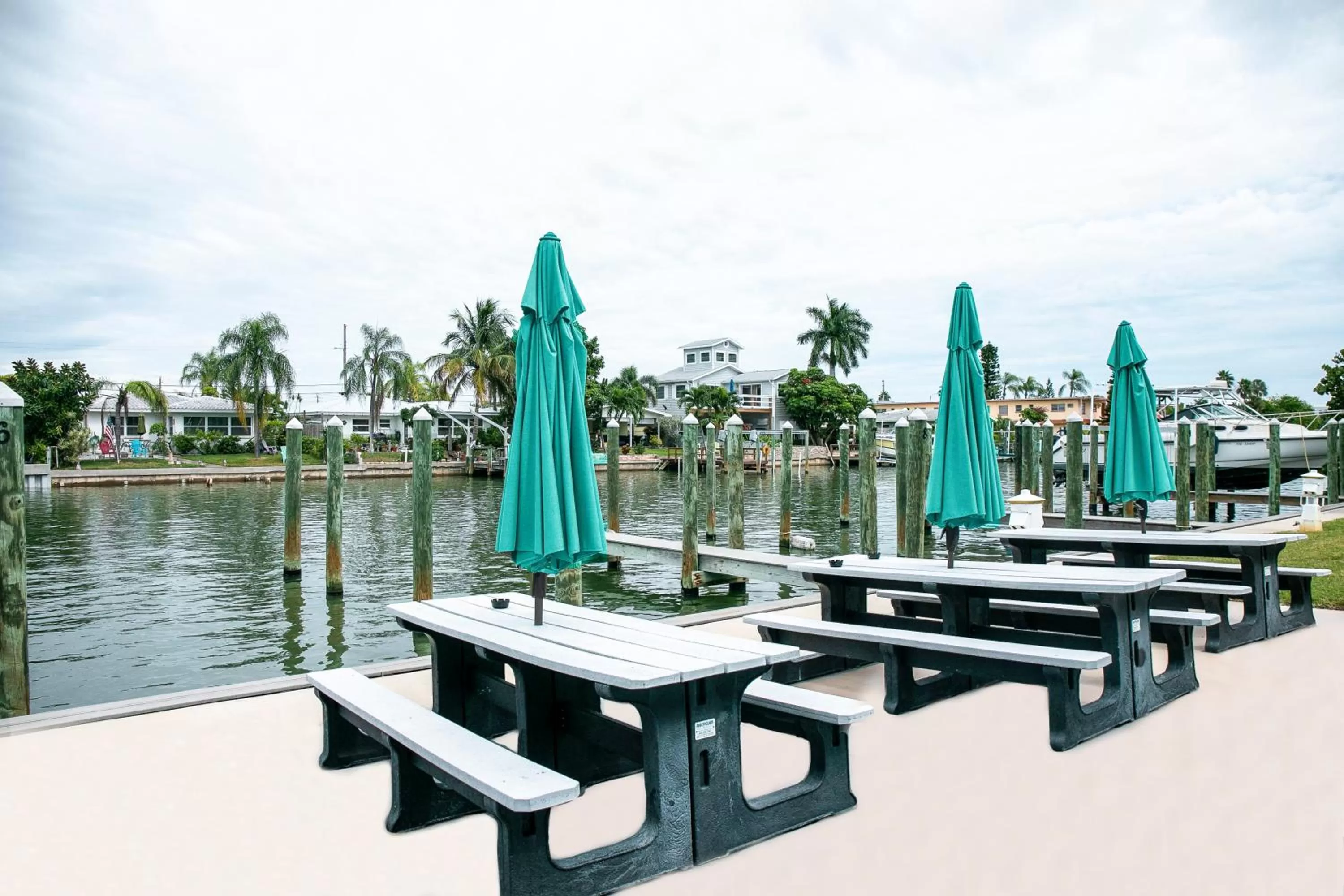 BBQ facilities in Bayside Inn and Marina