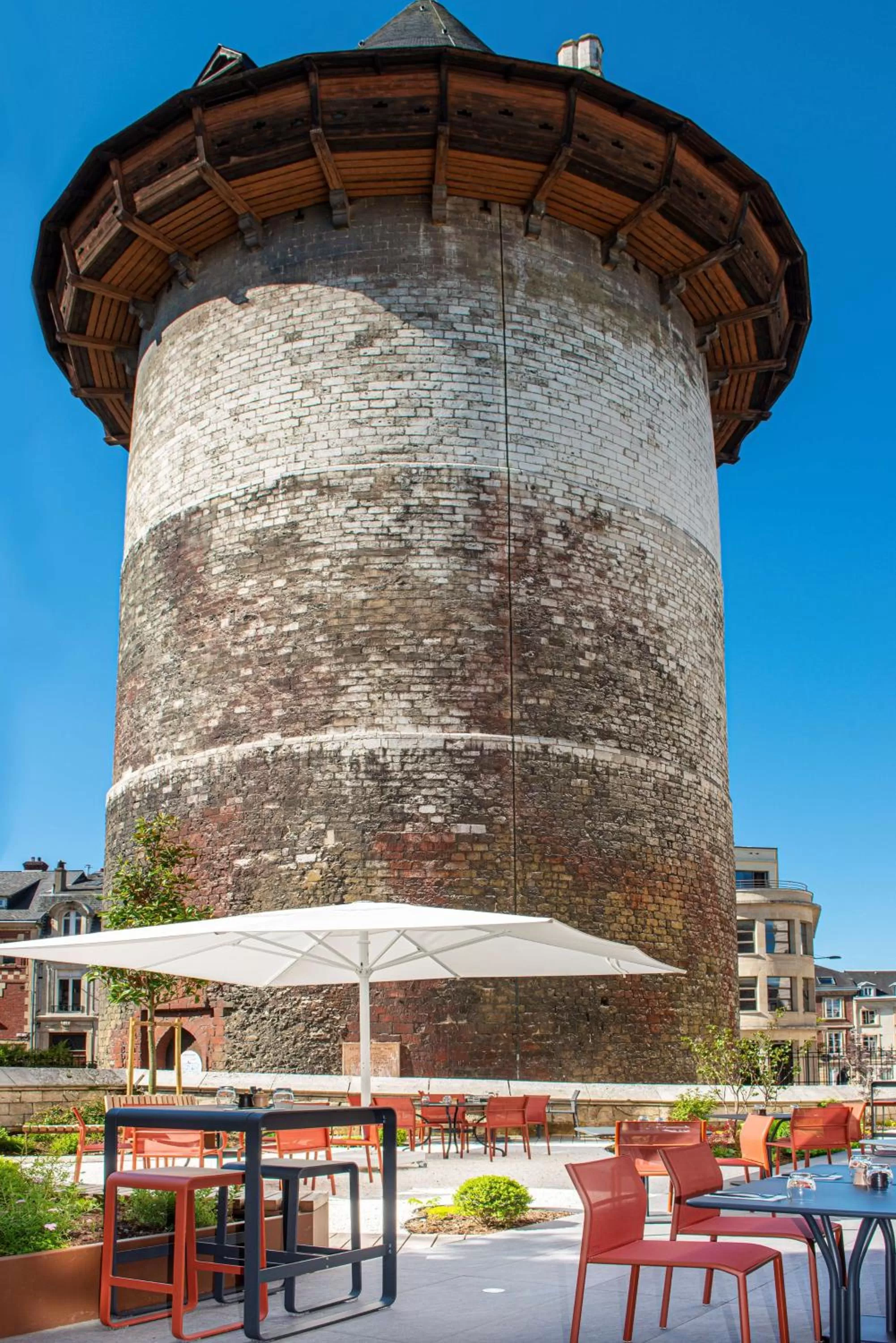 Lounge or bar in Radisson Blu Hotel, Rouen Centre