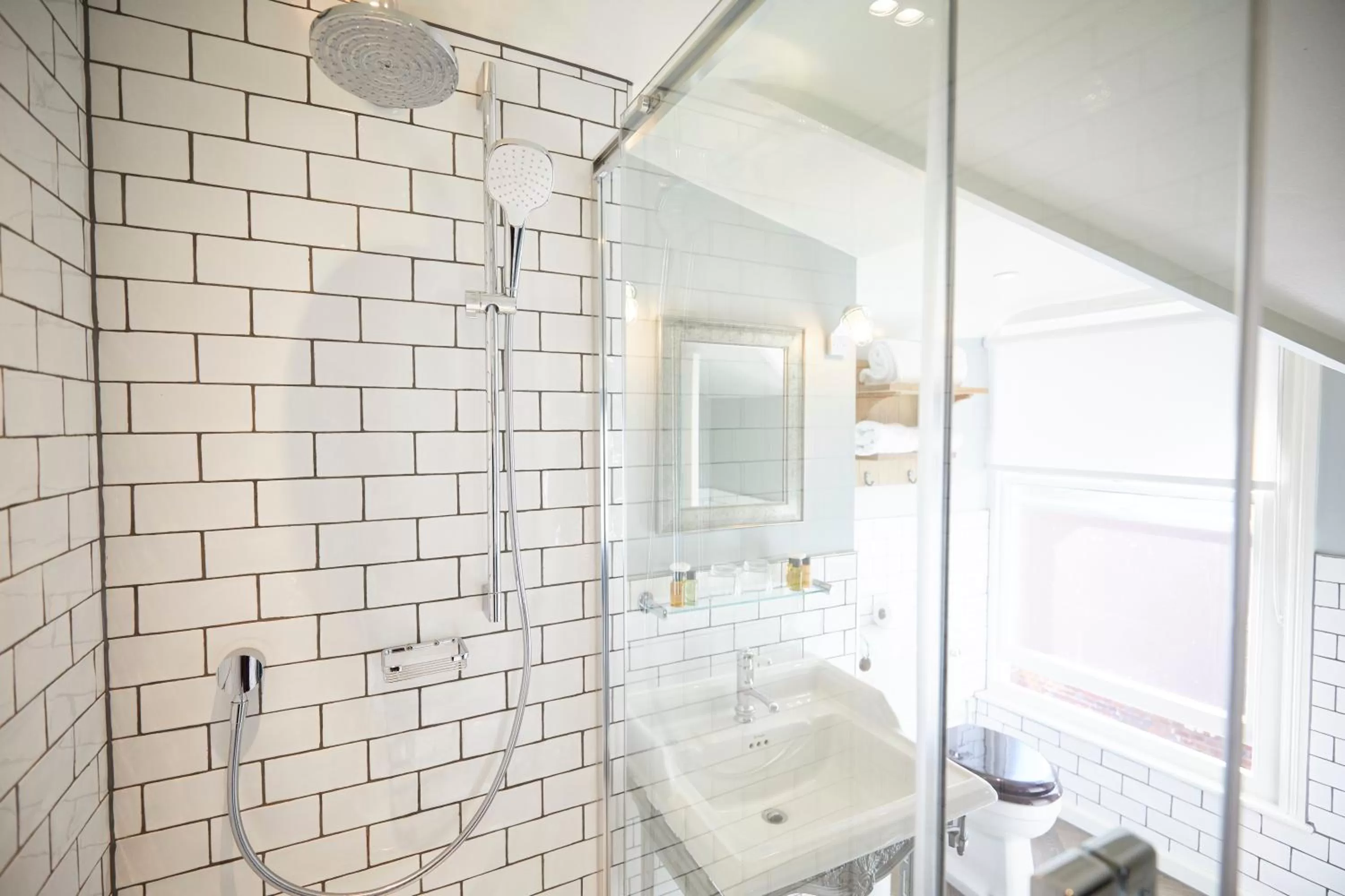 Bathroom in Wykeham Arms