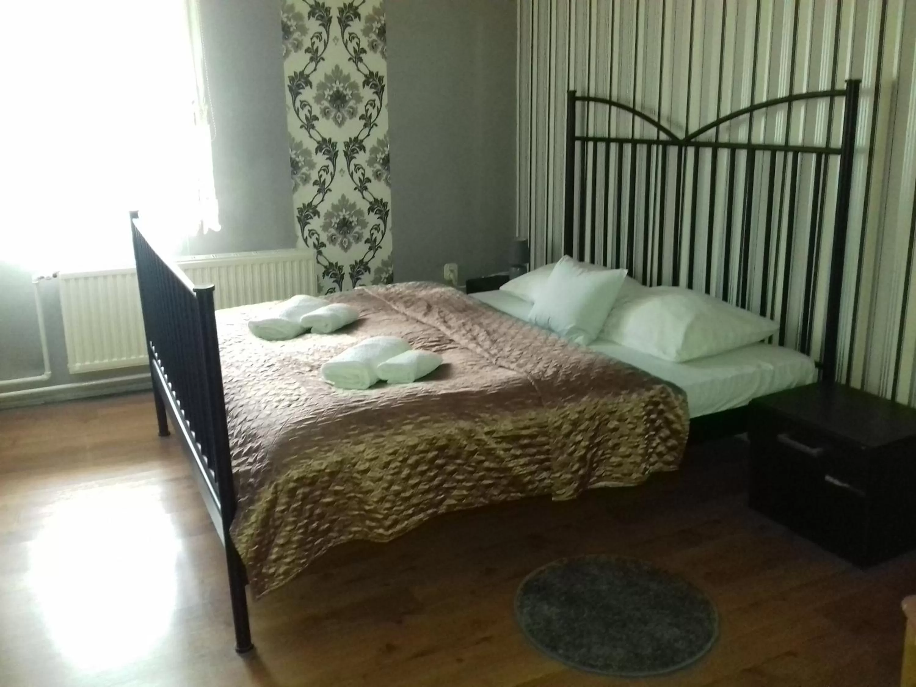 Bed in Hotel Komfort Inn - Dwór Hubertus