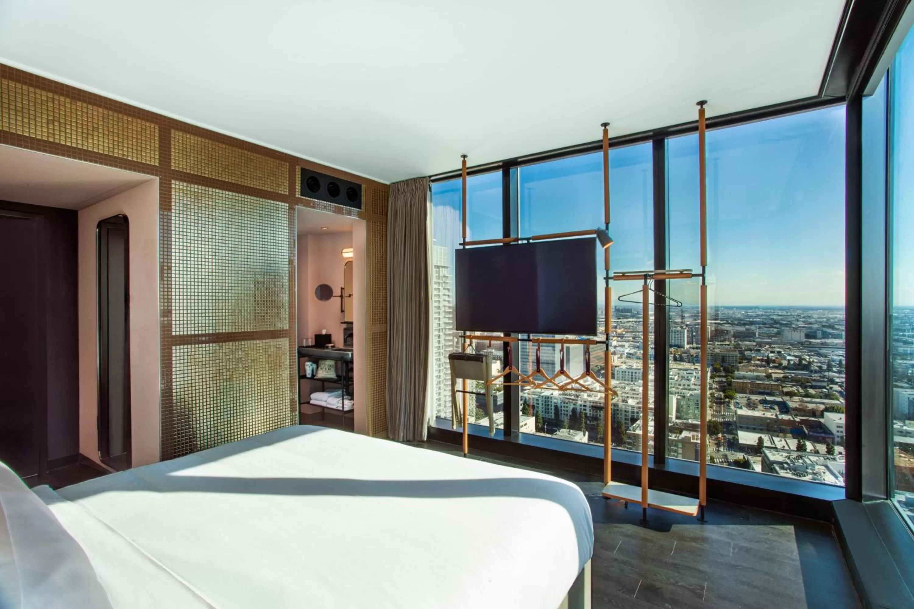 Photo of the whole room, Bed in Moxy Downtown Los Angeles