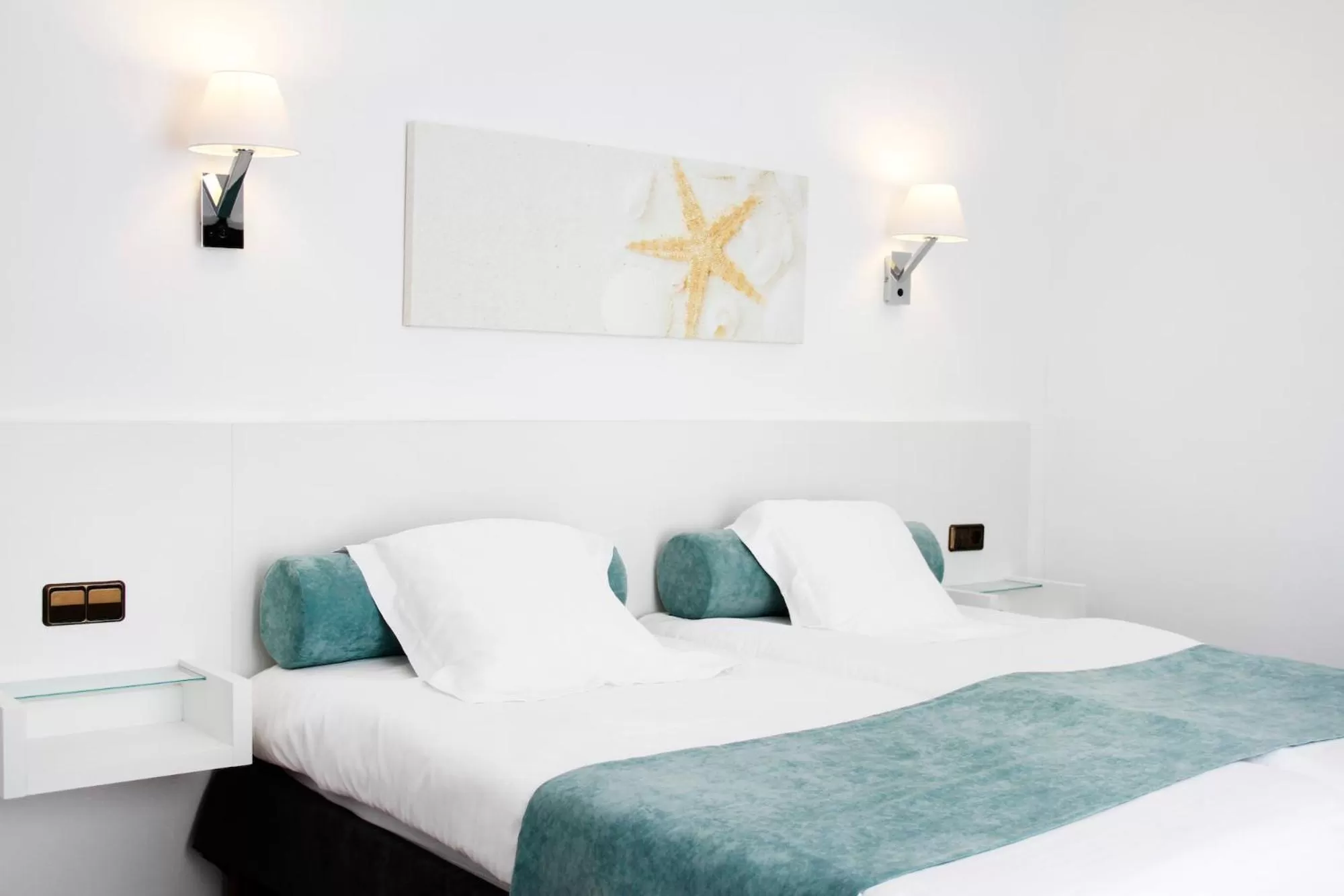 Photo of the whole room, Bed in Morlans Garden