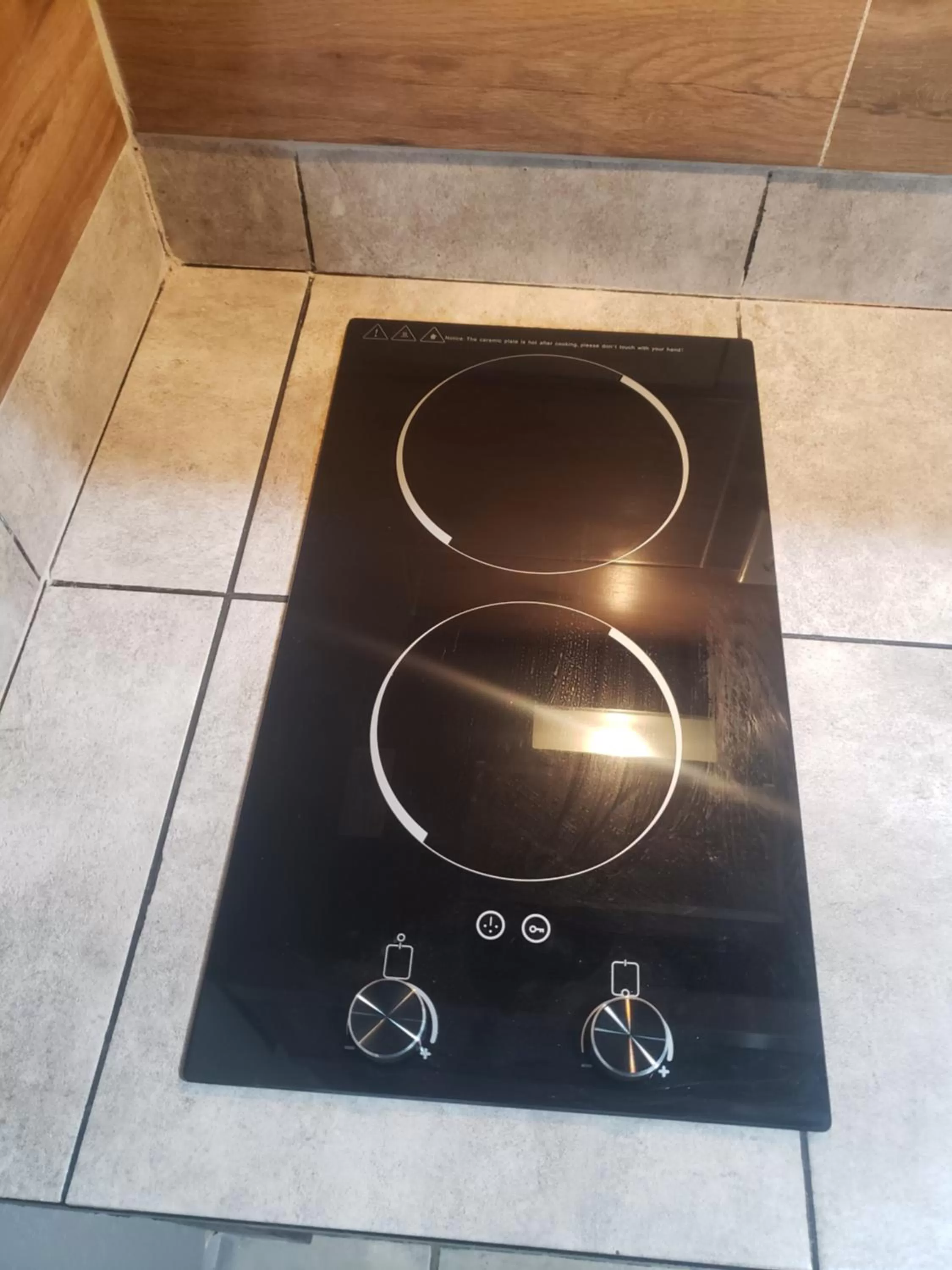 Kitchen or kitchenette in Village Inn Cotulla